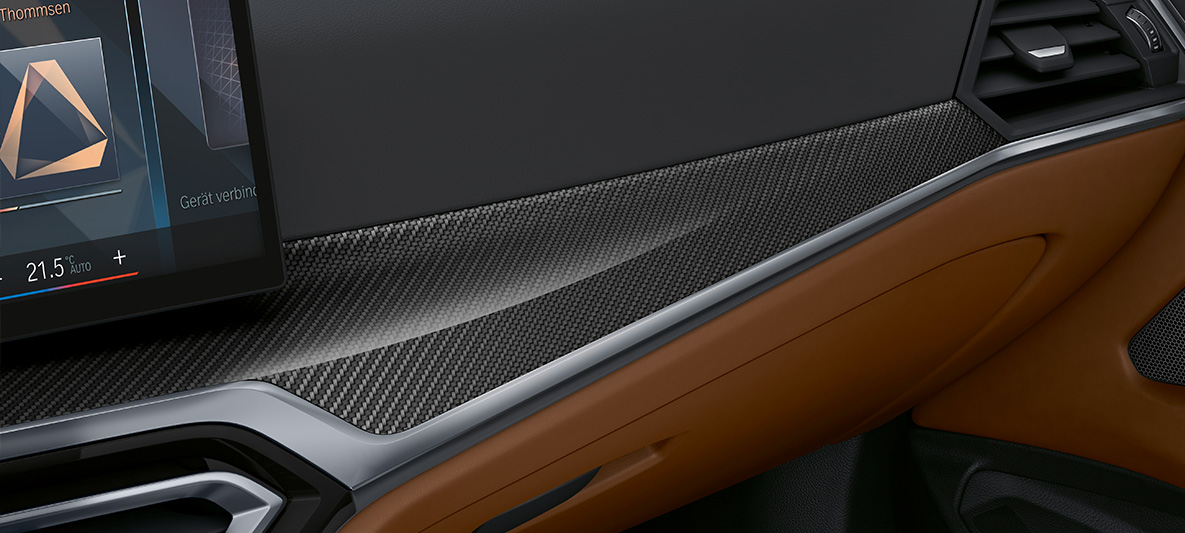 Listwy ozdobne BMW Individual Carbon Fibre z listwą akcentową w perłowym chromie, BMW serii 4 Cabrio 2020 G23 Individual, wnętrze BMW Individual listwy ozdobne Carbon Fibre, z listwą akcentową w perłowym chromie, BMW serii 4 Cabrio Individual G23 2020 wnętrze