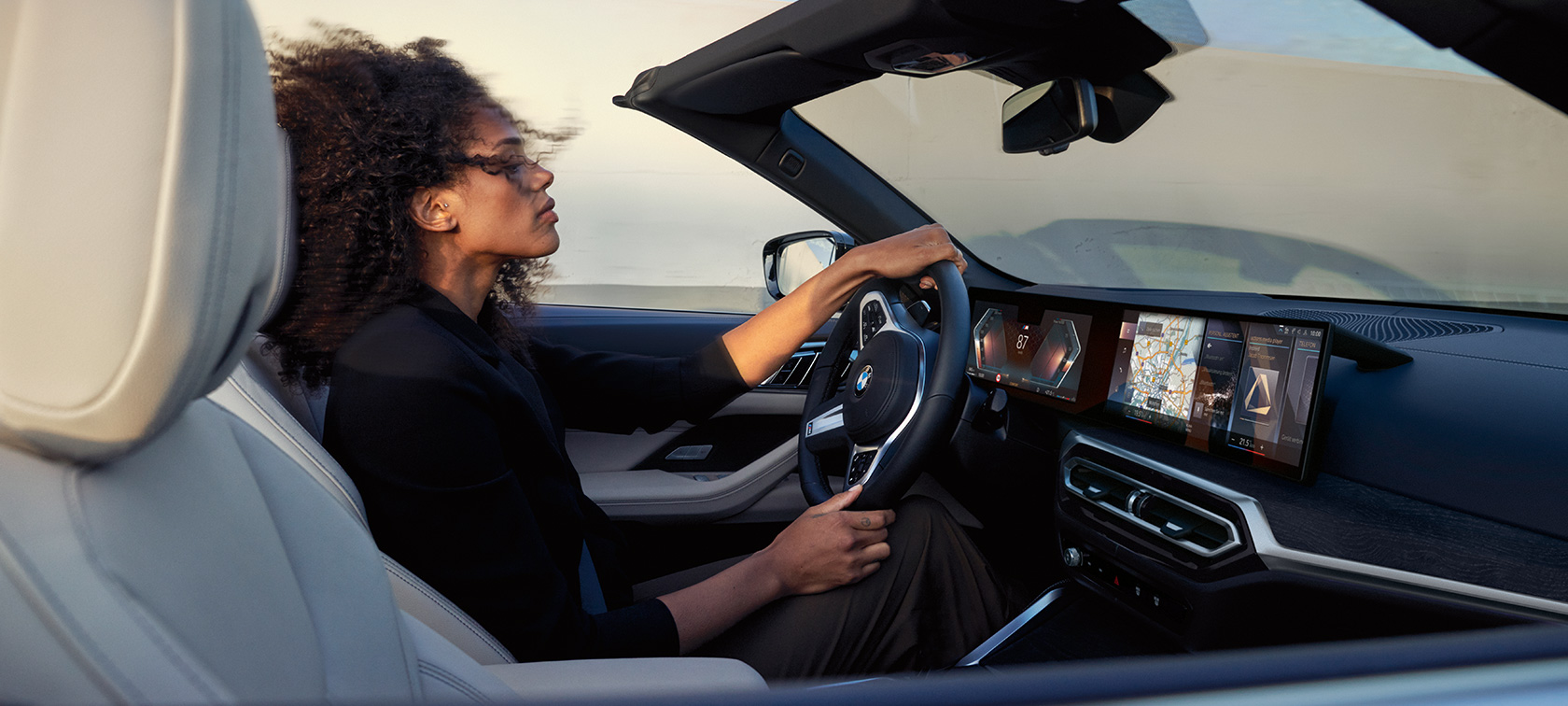 Usługi cyfrowe i systemy wspomagające kierowcę BMW serii 4 Cabrio G23 2020 BMW serii 4 Cabrio G23 2020 wnętrze systemy wspomagające kierowcę, usługi cyfrowe