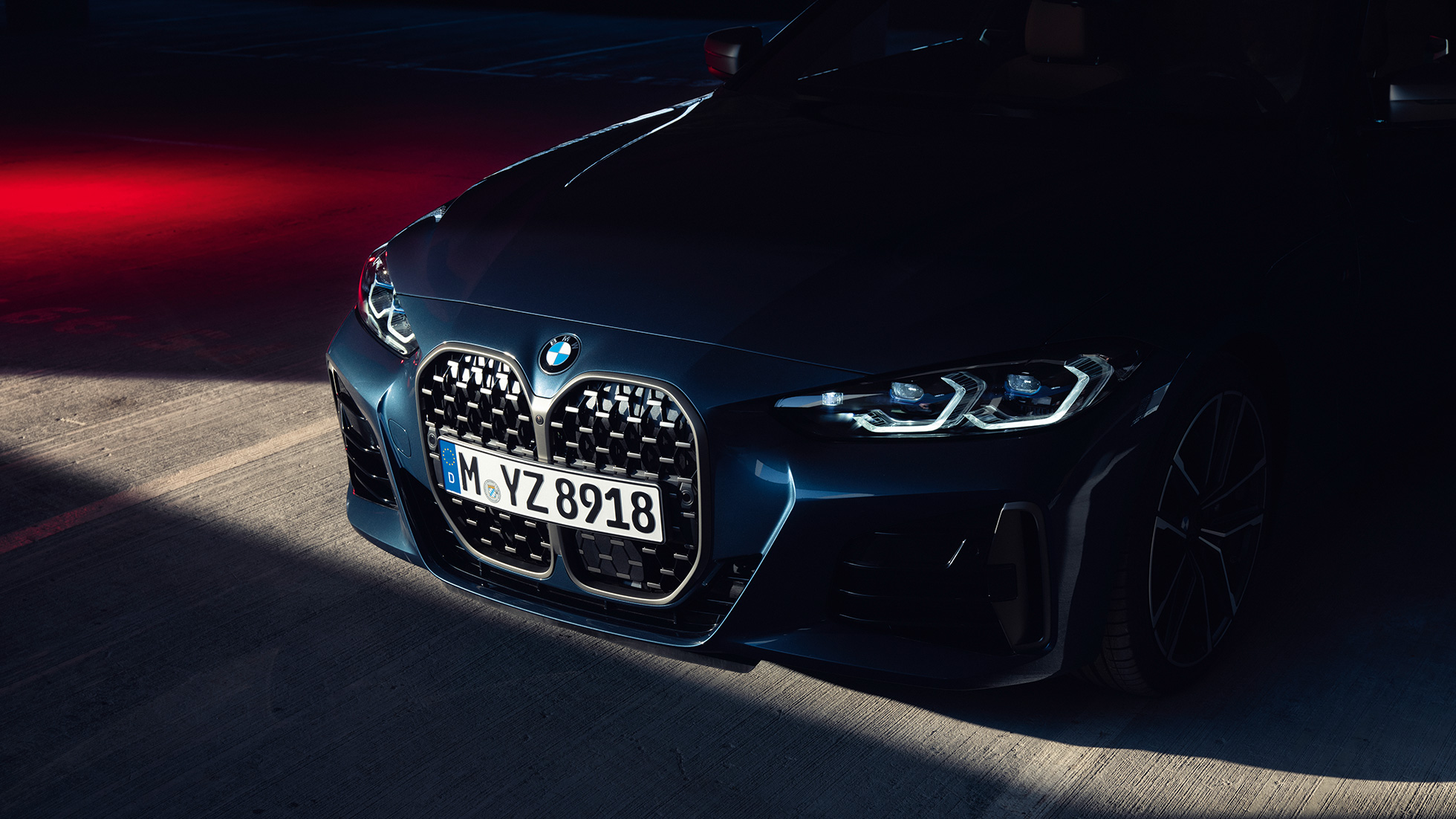 Widok z przodu, atrapa chłodnicy BMW serii 4 Coupé G22 2020 BMW serii 4 Coupé G22 2020, niebieski Arctic Race, metalizowany, widok z przodu, zbliżenie na atrapę chłodnicy