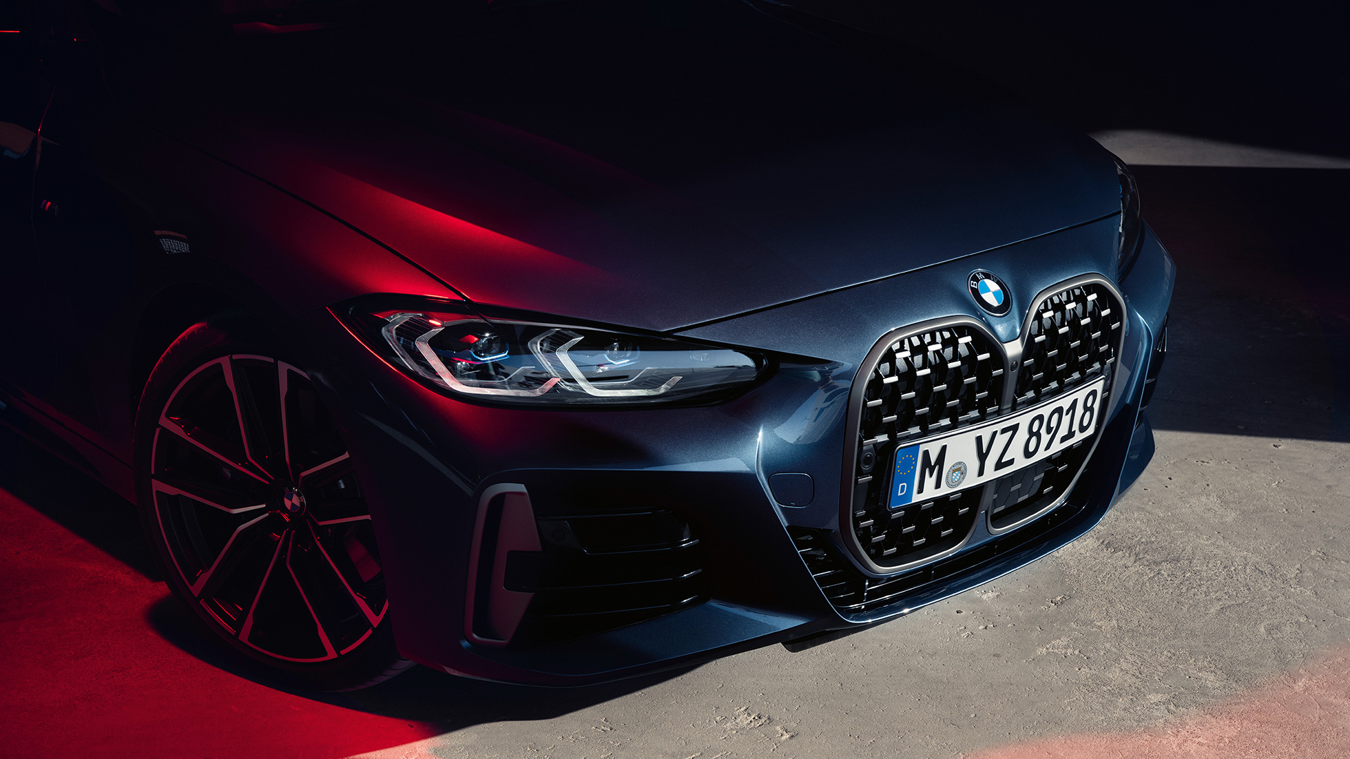 Przedni półprofil z atrapą chłodnicy BMW, BMW serii 4 Coupé G22 2020 BMW serii 4 Coupé G22 2020, niebieski Arctic Race, metalizowany, przedni półprofil z atrapą chłodnicy BMW