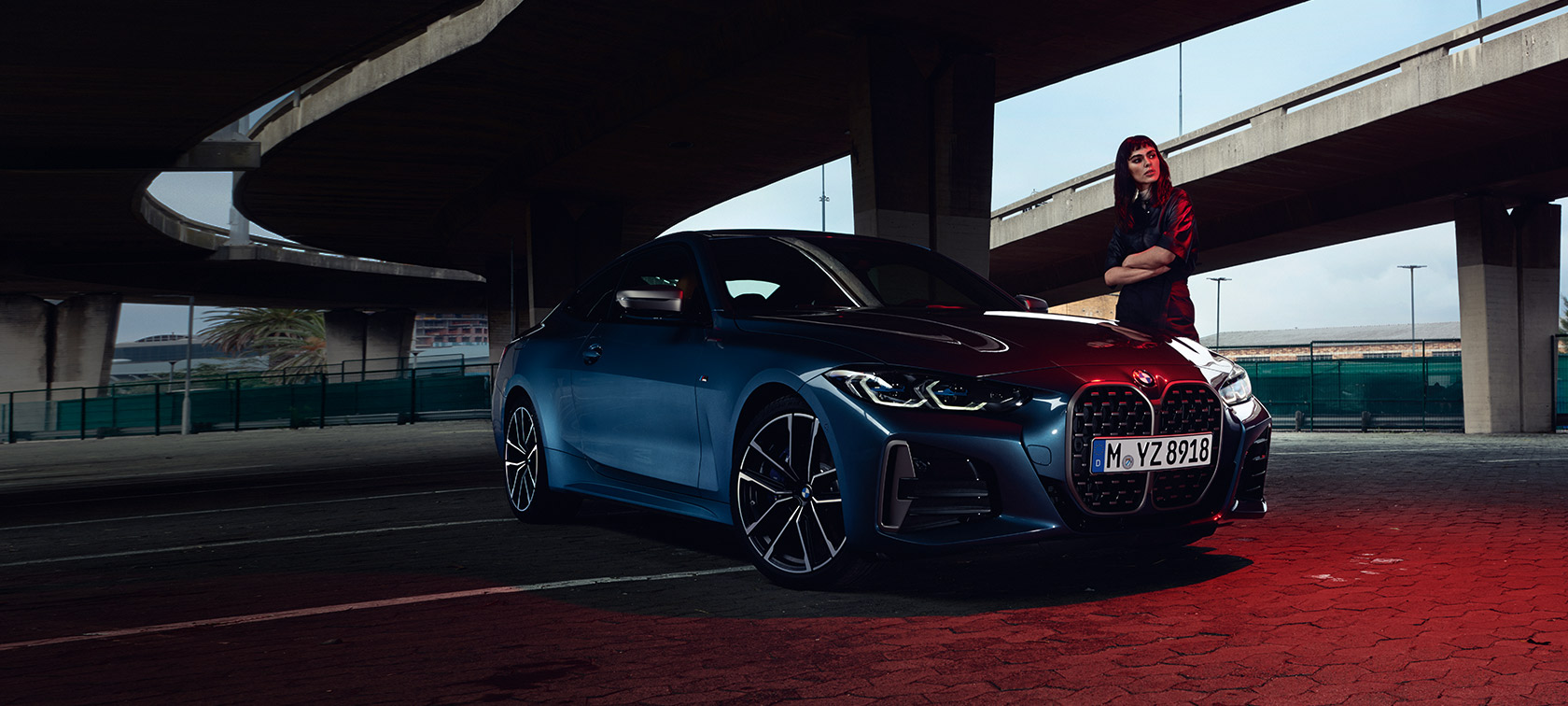 BMW serii 4 Coupé G22 2020, przedni półprofil z modelem