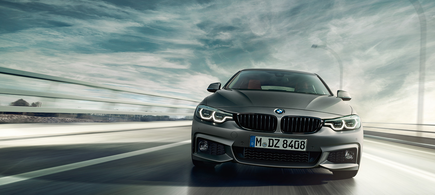 Ujęcie BMW serii 4 Gran Coupé podczas jazdy Ujęcie BMW serii 4 Gran Coupé podczas jazdy