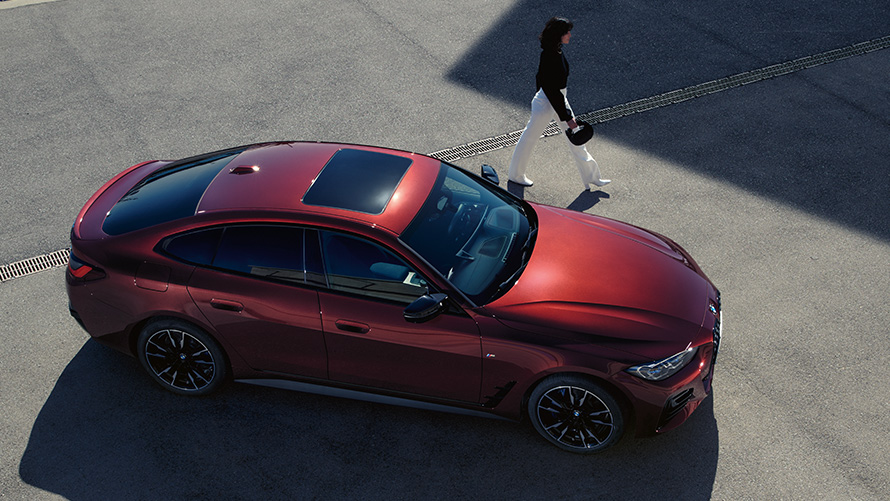 BMW serii 4 Gran Coupé G26 czerwony awenturyn BMW Individual metalizowany widok z góry BMW serii 4 Gran Coupé G26 czerwony awenturyn BMW Individual metalizowany widok z góry