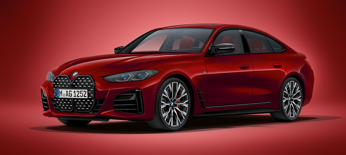 BMW serii 4 Gran Coupé G26 2021 czerwony awenturyn BMW Individual metalizowany BMW serii 4 Gran Coupé G26 2021 czerwony awenturyn BMW Individual metalizowany przedni półprofil podczas postoju