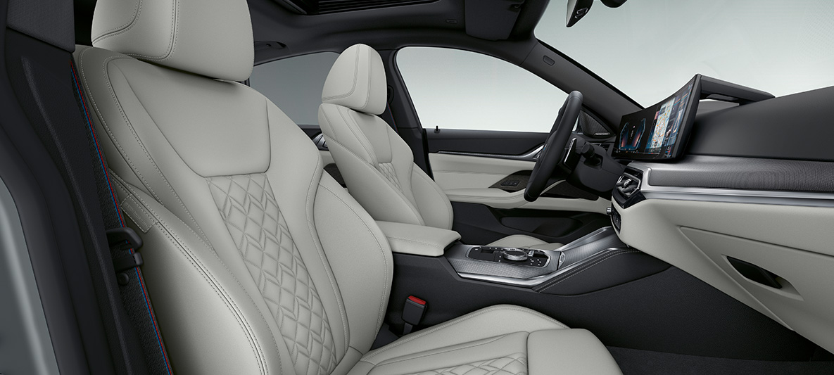 Tapicerka skórzana kość słoniowa BMW serii 4 Gran Coupé G26 2021 wnętrze Rozszerzona tapicerka BMW Individual ze skóry Merino kość słoniowa BMW serii 4 Gran Coupé G26 2021 wnętrze