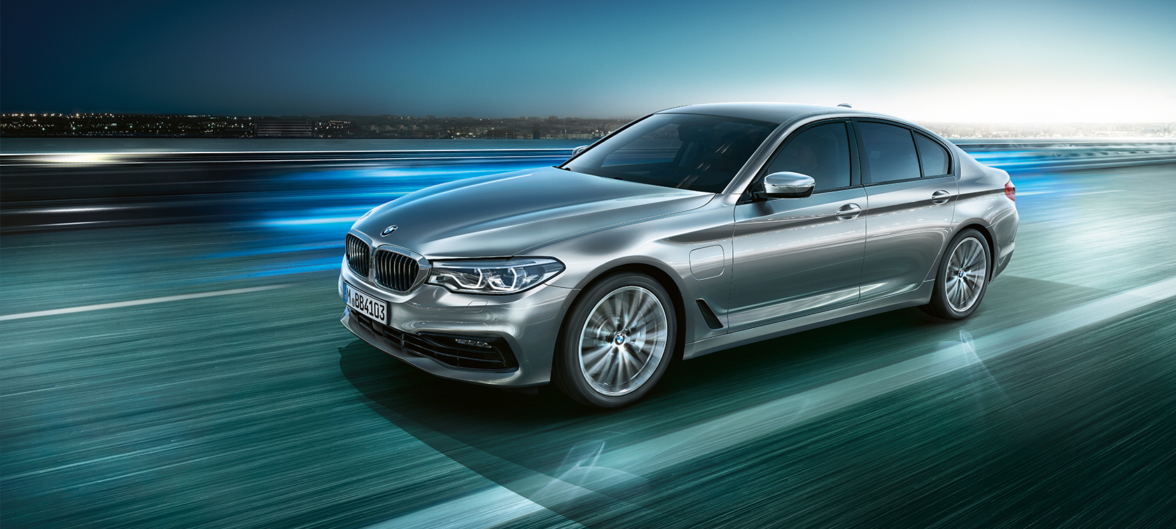 BMW 530e Limuzyna BMW 530e Limuzyna, BMW serii 5 Plug-in Hybrid Limuzyna, srebro lodowcowe, metalizowany, przedni półprofil