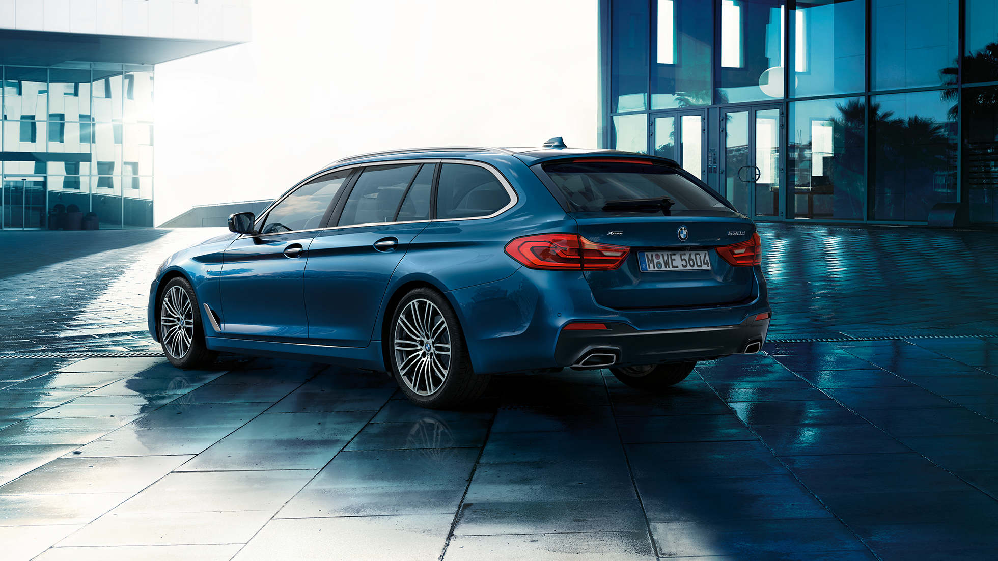 Exterieur BMW 5er Touring Wygląd zewnętrzny BMW serii 5 Touring najważniejsze cechy 530d xDrive Touring G31 niebieski śródziemnomorski metalizowany, tylny półprofil
