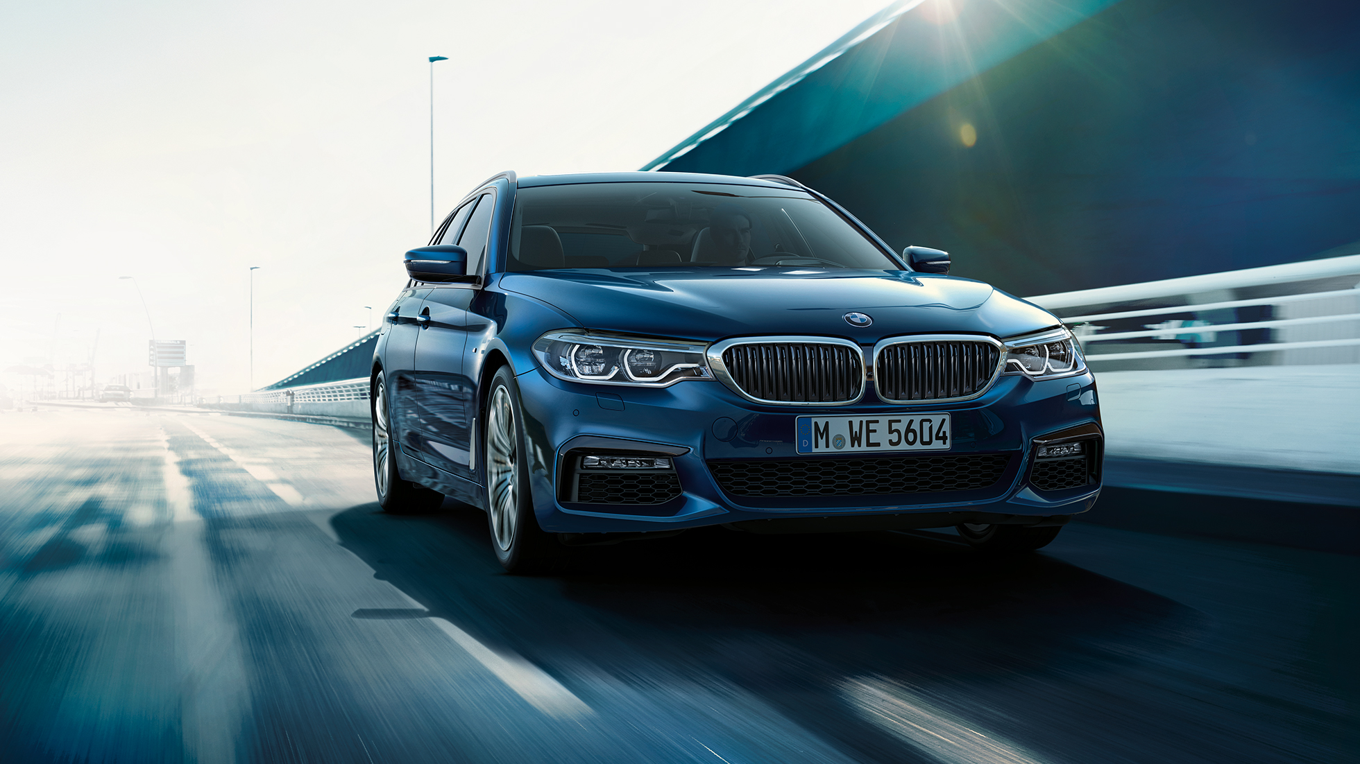 Fahrdynamik BMW 5er Touring Dynamika jazdy BMW serii 5 Touring najważniejsze cechy 530d xDrive Touring G31 niebieski śródziemnomorski metalizowany, przedni półprofil