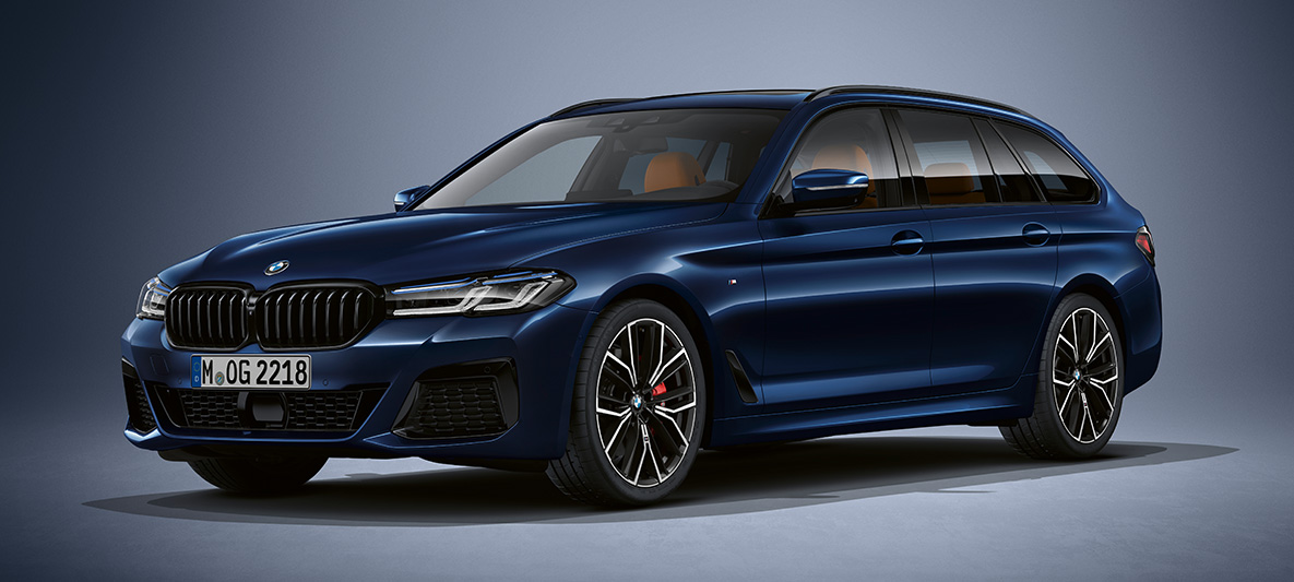 Lakier Individual w BMW serii 5 Touring G31 BMW serii 5 Touring Individual G31, modernizacja 2020, przedni półprofil podczas postoju