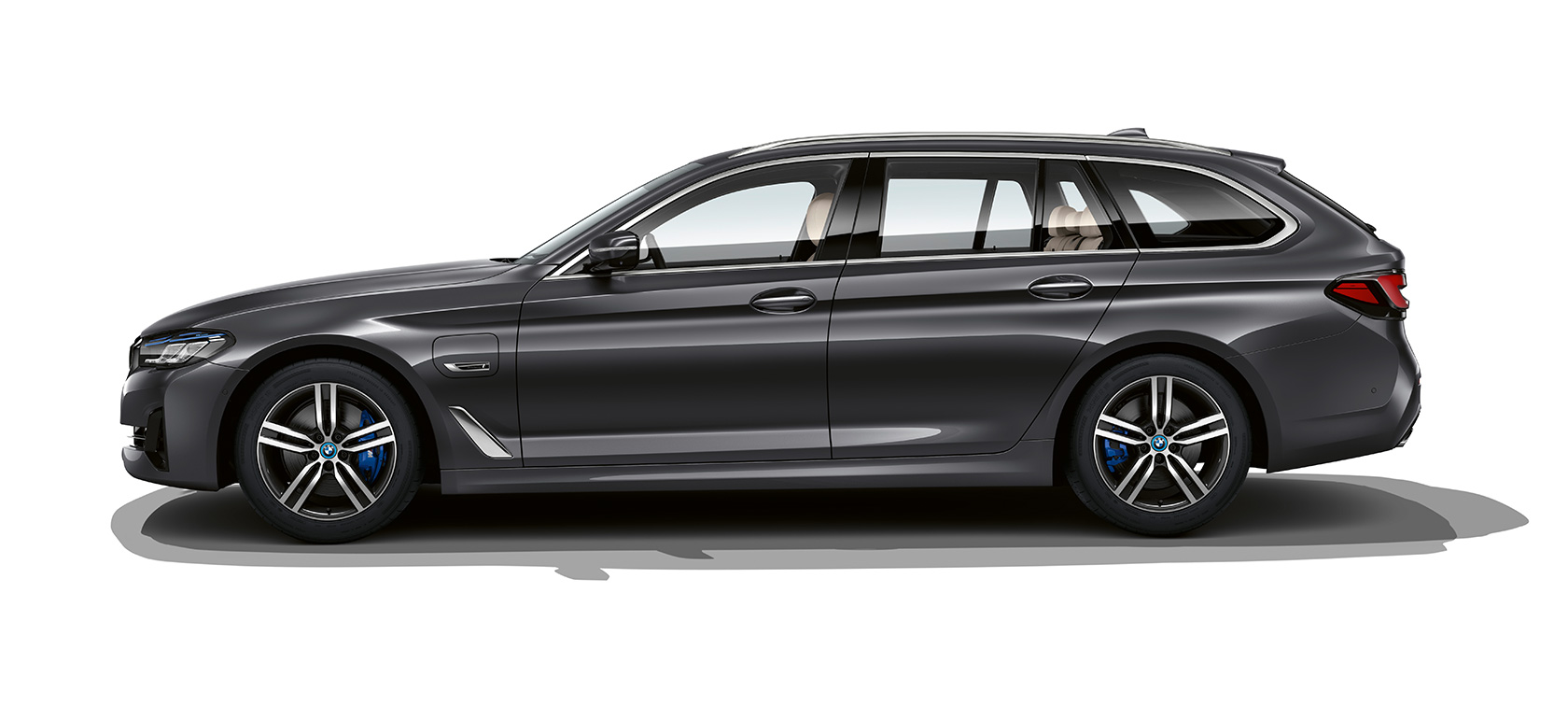 BMW serii 5 Touring G31 podczas postoju BMW serii 5 Touring G31, modernizacja 2020, widok z boku podczas postoju