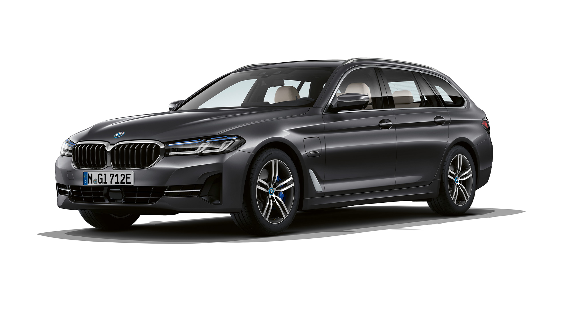 BMW serii 5 Touring 530i G31 w wyposażeniu standardowym, przód BMW serii 5 Touring 530i G31 2020 w wyposażeniu standardowym, szary Sophisto, przedni półprofil