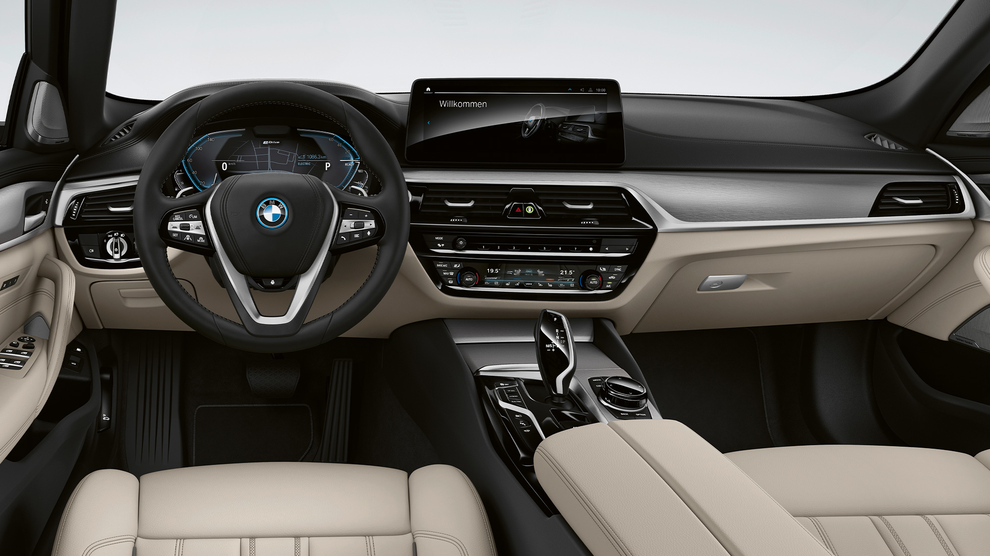 Kokpit BMW serii 5 Touring G31 w wyposażeniu standardowym Kokpit BMW serii 5 Touring 530i G31 2020 w ekskluzywnej skórze Dakota w kolorze kości słoniowej z ekskluzywnym stebnowaniem i kontrastującą lamówką, wnętrze