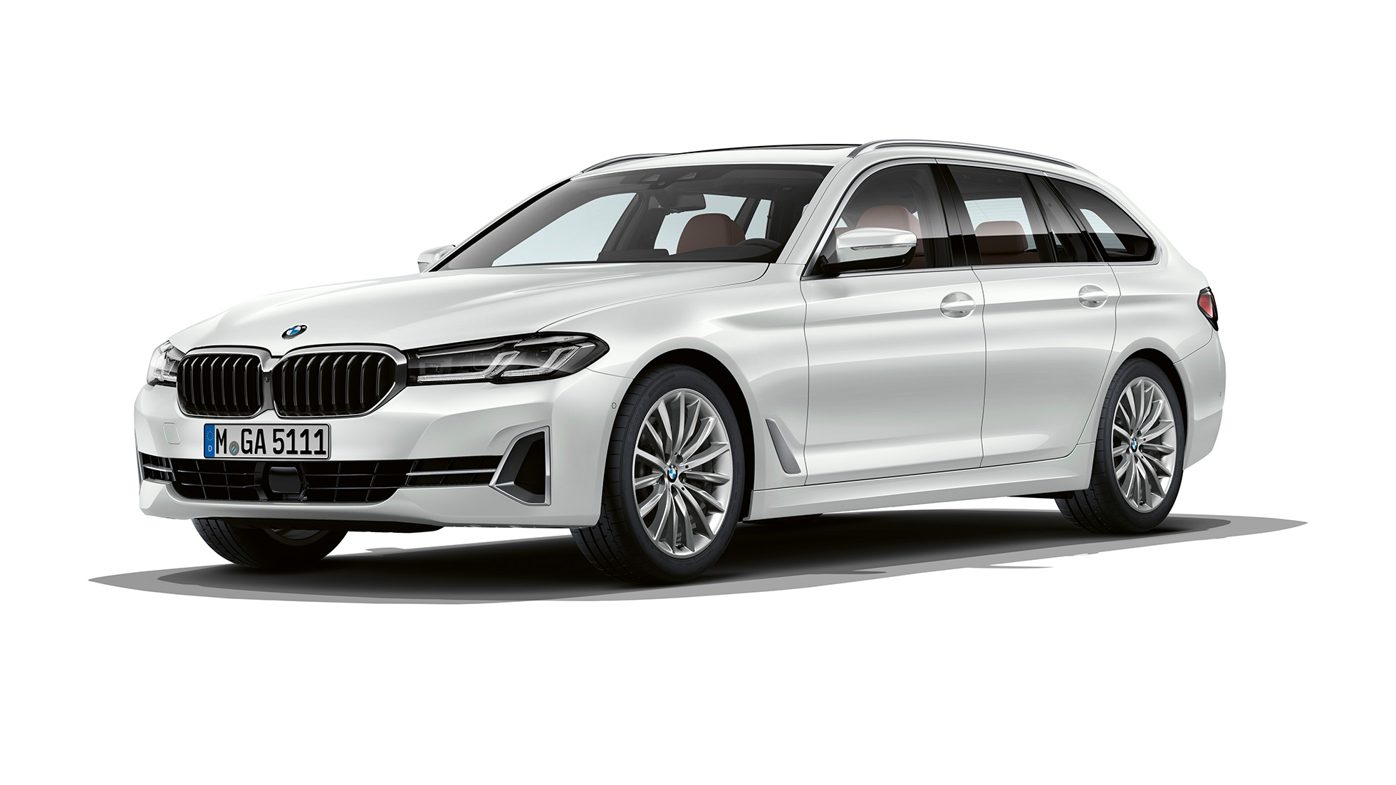 BMW serii 5 Touring G31 Luxury Line, przód BMW serii 5 Touring 530i G31 2020 Luxury Line, biel mineralna, przedni półprofil