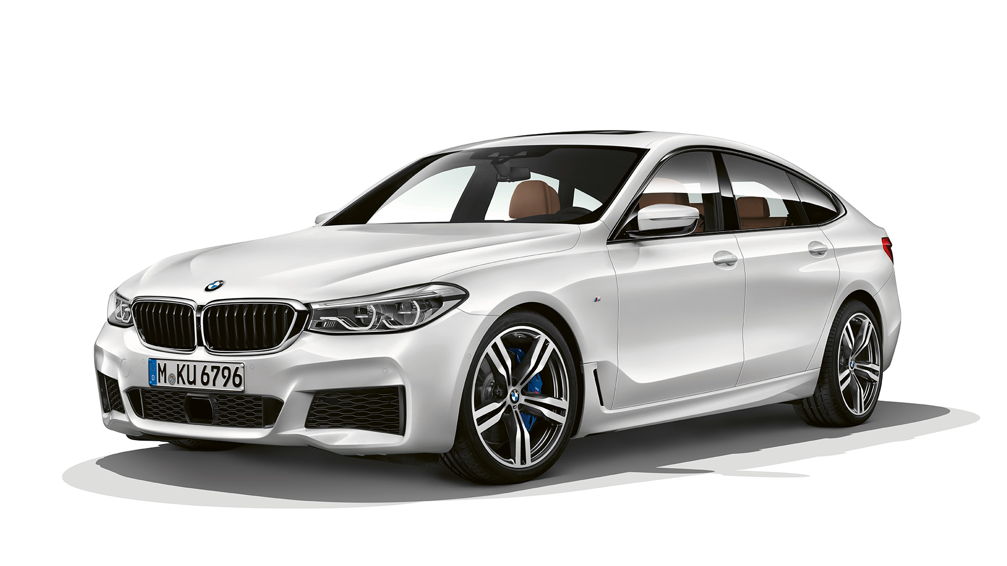 BMW serii 6 Gran Turismo G32 z pakietem sportowym M, przedni półprofil BMW serii 6 Gran Turismo G32 2017 z pakietem sportowym M, biel mineralna, metalizowany, przedni półprofil