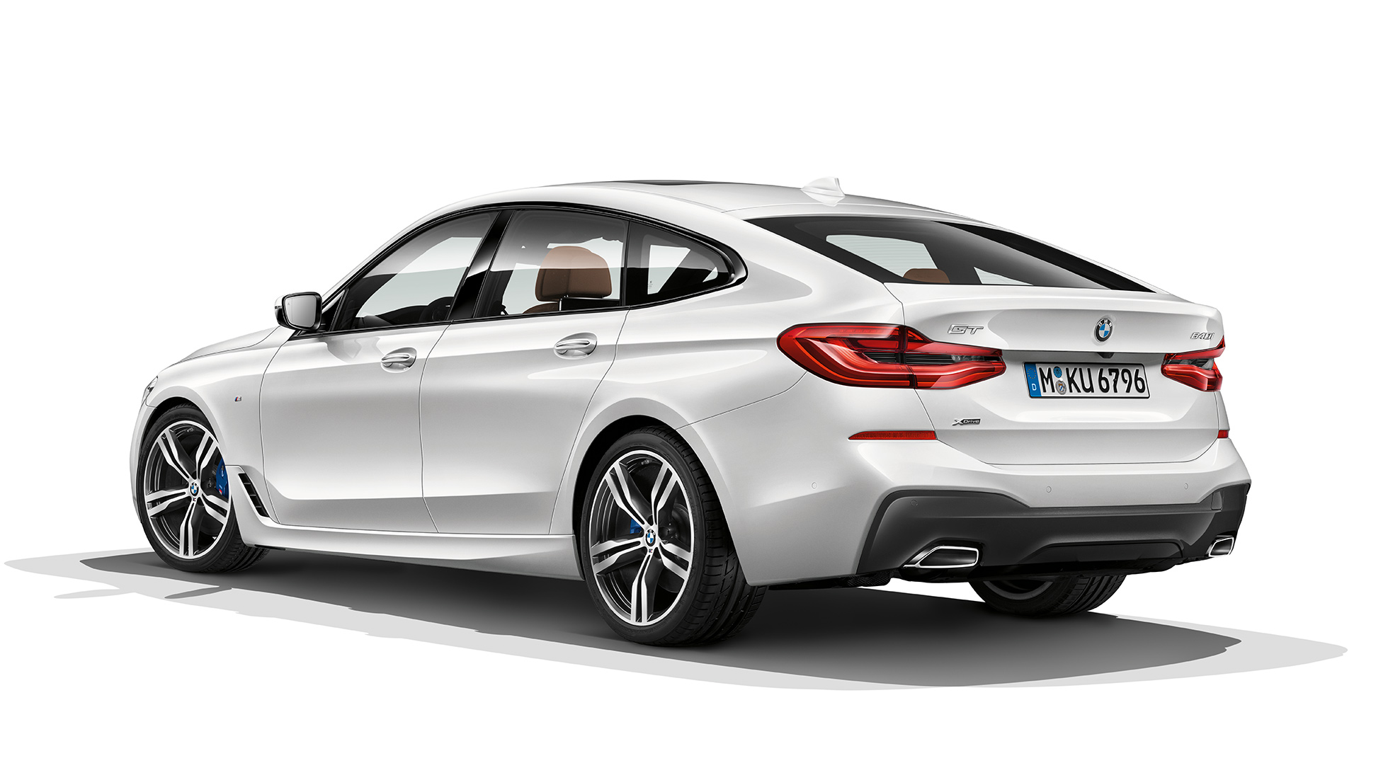 BMW serii 6 Gran Turismo G32 z pakietem sportowym M, tylny półprofil BMW serii 6 Gran Turismo G32 2017 z pakietem sportowym M, biel mineralna, metalizowany, tylny półprofil