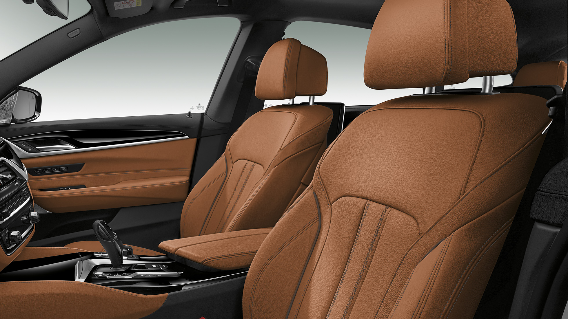 BMW serii 6 Gran Turismo G32 z pakietem sportowym M, wnętrze Sportowe fotele przednie w BMW serii 6 Gran Turismo G32 2017 z pakietem sportowym M, wnętrze