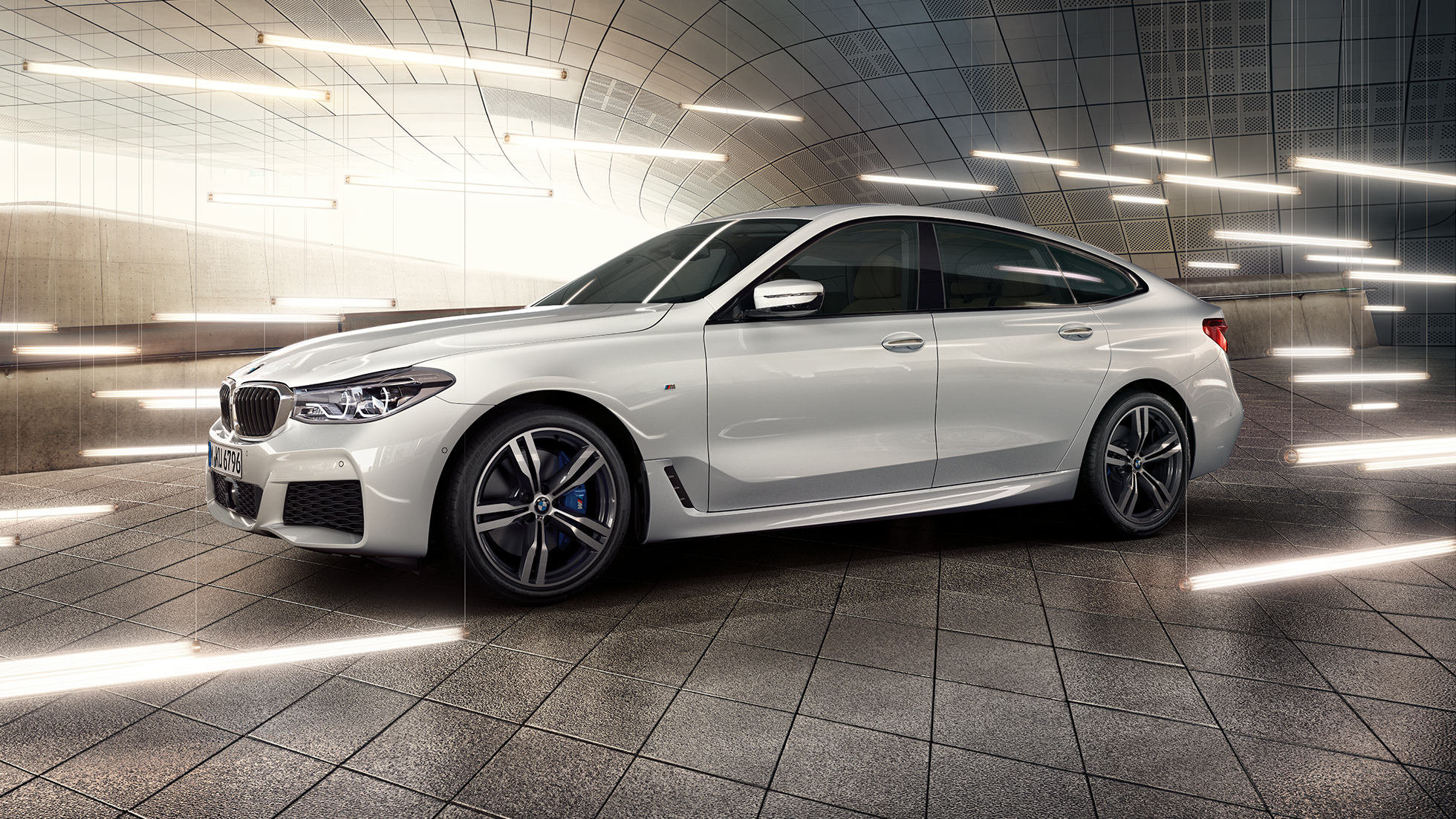 BMW serii 6 Gran Turismo G32, widok z boku BMW serii 6 Gran Turismo G32 2017, biel mineralna, metalizowany, przedni półprofil