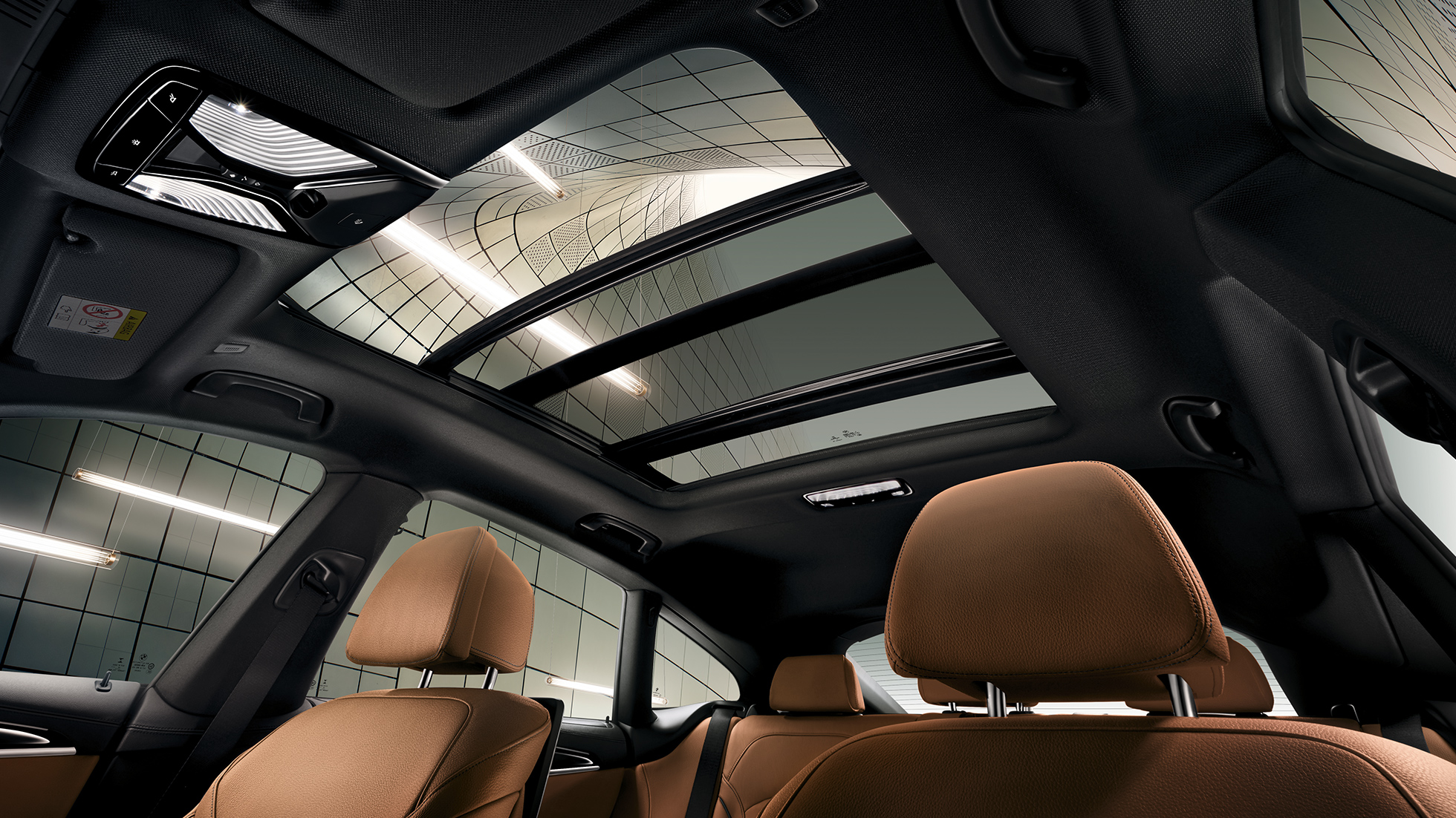 Szklany dach panoramiczny BMW serii 6 Gran Turismo G32 Szklany dach panoramiczny BMW serii 6 Gran Turismo G32 2017, biel mineralna, metalizowany, wnętrze