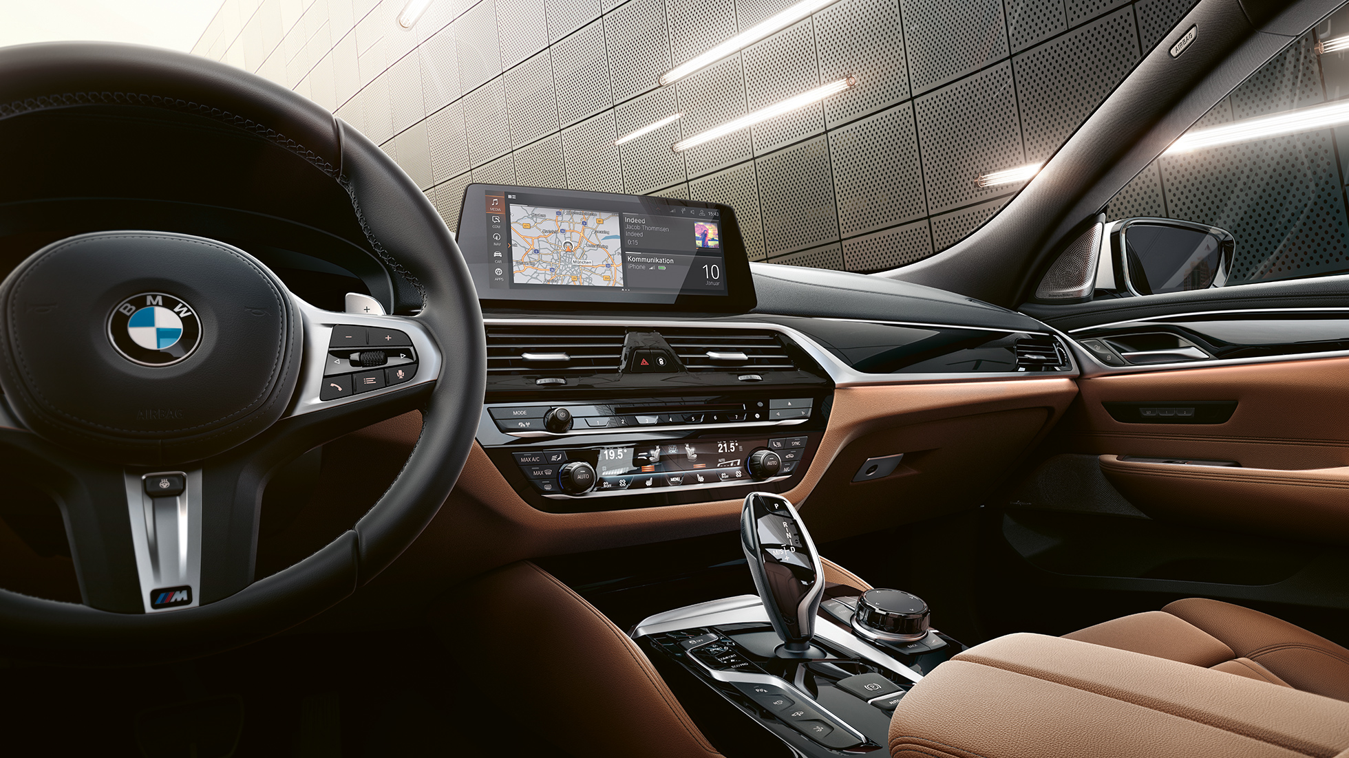 BMW serii 6 Gran Turismo G32, kokpit BMW serii 6 Gran Turismo G32 2017, biel mineralna, metalizowany, kokpit
