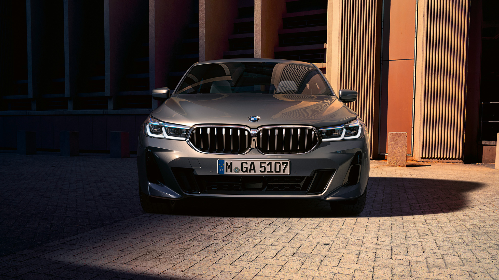 Przód BMW serii 6 Gran Turismo G32 2020 Stylistyka przodu BMW serii 6 Gran Turismo 640i xDrive G32 2020, szary Bernina, widok przodu