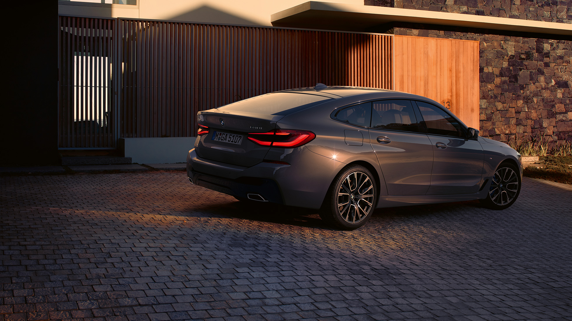 Stylistyka tyłu BMW serii 6 Gran Turismo G32 2020 Stylistyka tyłu BMW serii 6 Gran Turismo 640i xDrive G32 2020, szary Bernina, widok z tyłu