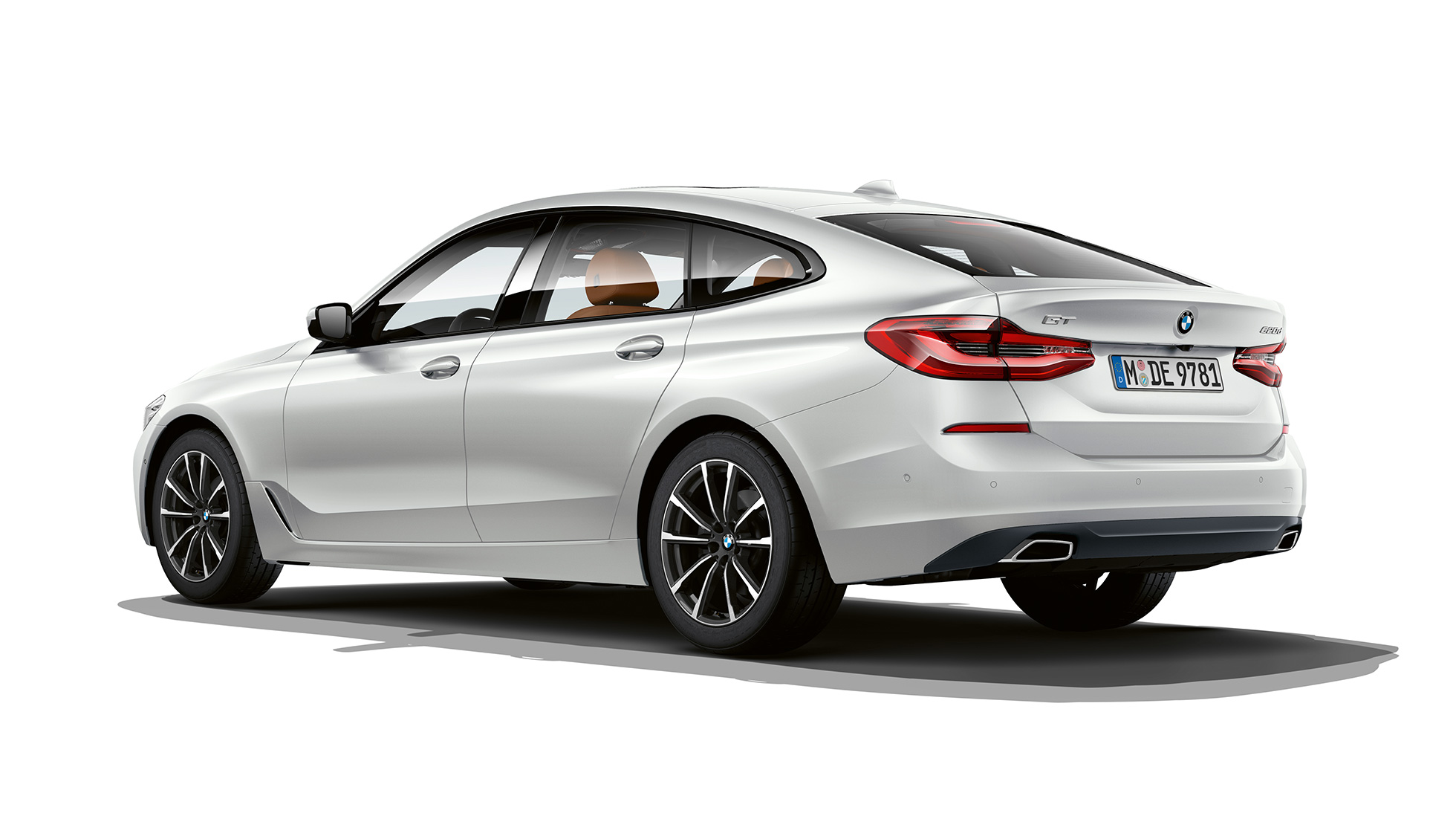 BMW serii 6 Gran Turismo G32 2020, wyposażenie standardowe, tył BMW serii 6 Gran Turismo G32 620d 2020, wyposażenie standardowe, biel mineralna, metalizowany, tylny półprofil