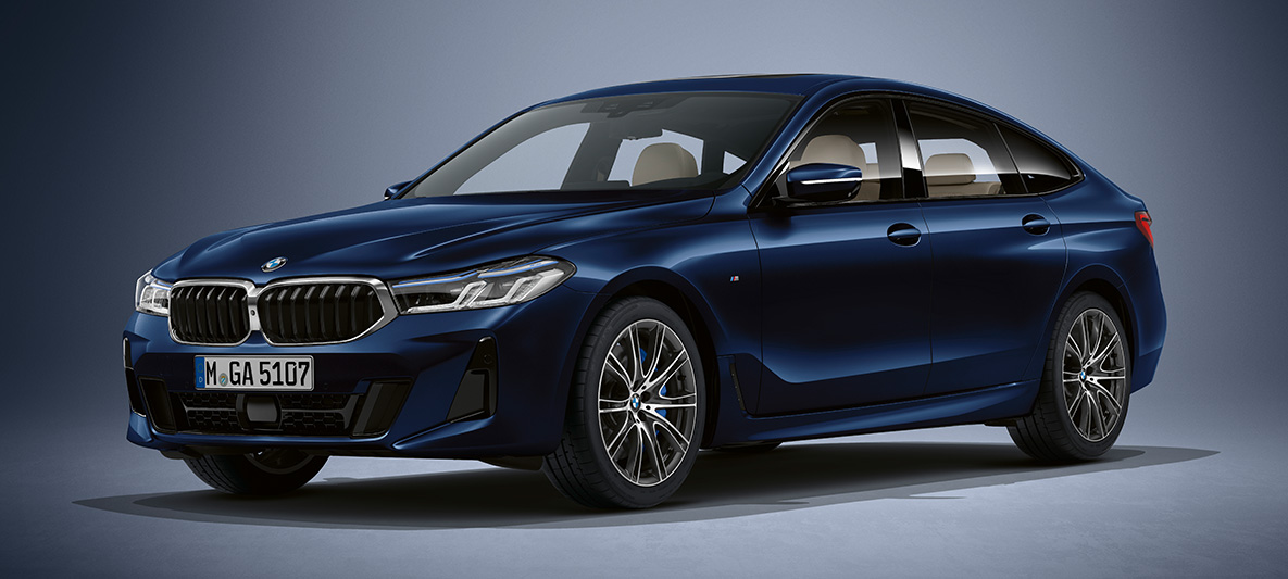 Lakier BMW Individual, niebieski tanzanit metalizowany, w BMW serii 6 Gran Turismo G32 2020 Lakier BMW Individual, niebieski tanzanit metalizowany, w BMW serii 6 Gran Turismo G32 2020, przedni półprofil podczas postoju