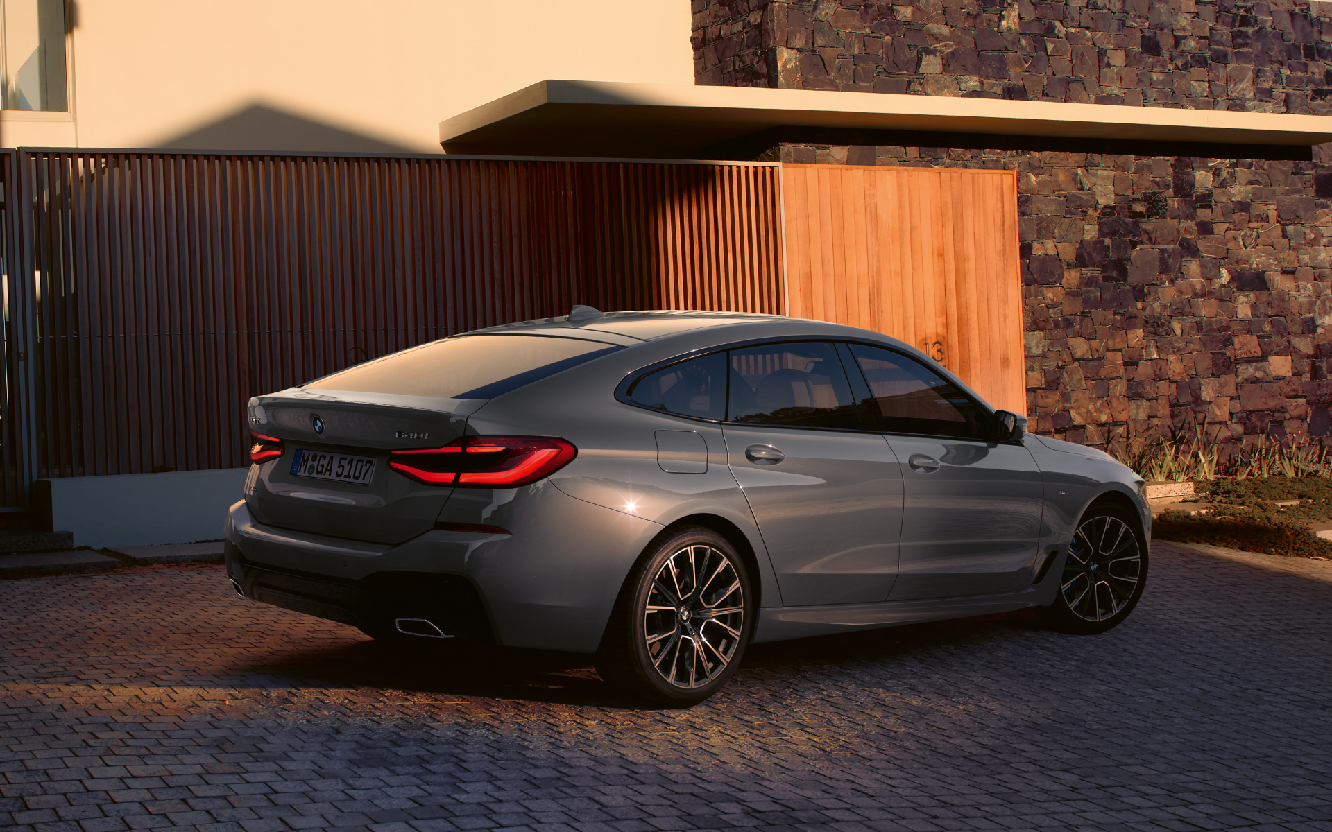 Stylistyka tyłu BMW serii 6 Gran Turismo G32 2020 Stylistyka tyłu BMW serii 6 Gran Turismo 640i xDrive G32 2020, szary Bernina, widok z tyłu
