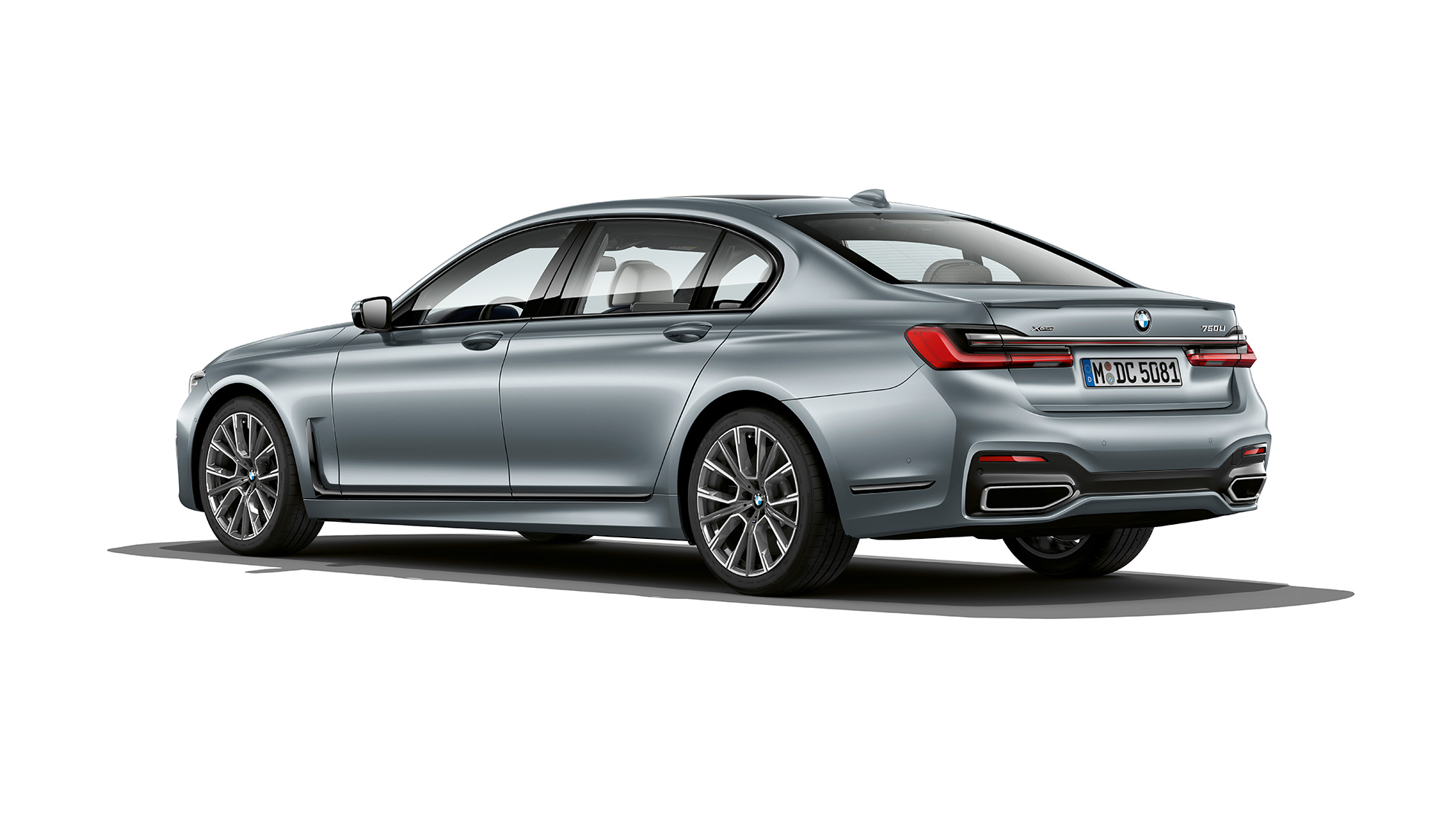 BMW serii 7 Limuzyna z pakietem sportowym M, tylny półprofil Szare BMW serii 7 Limuzyna z pakietem sportowym M, tylny półprofil