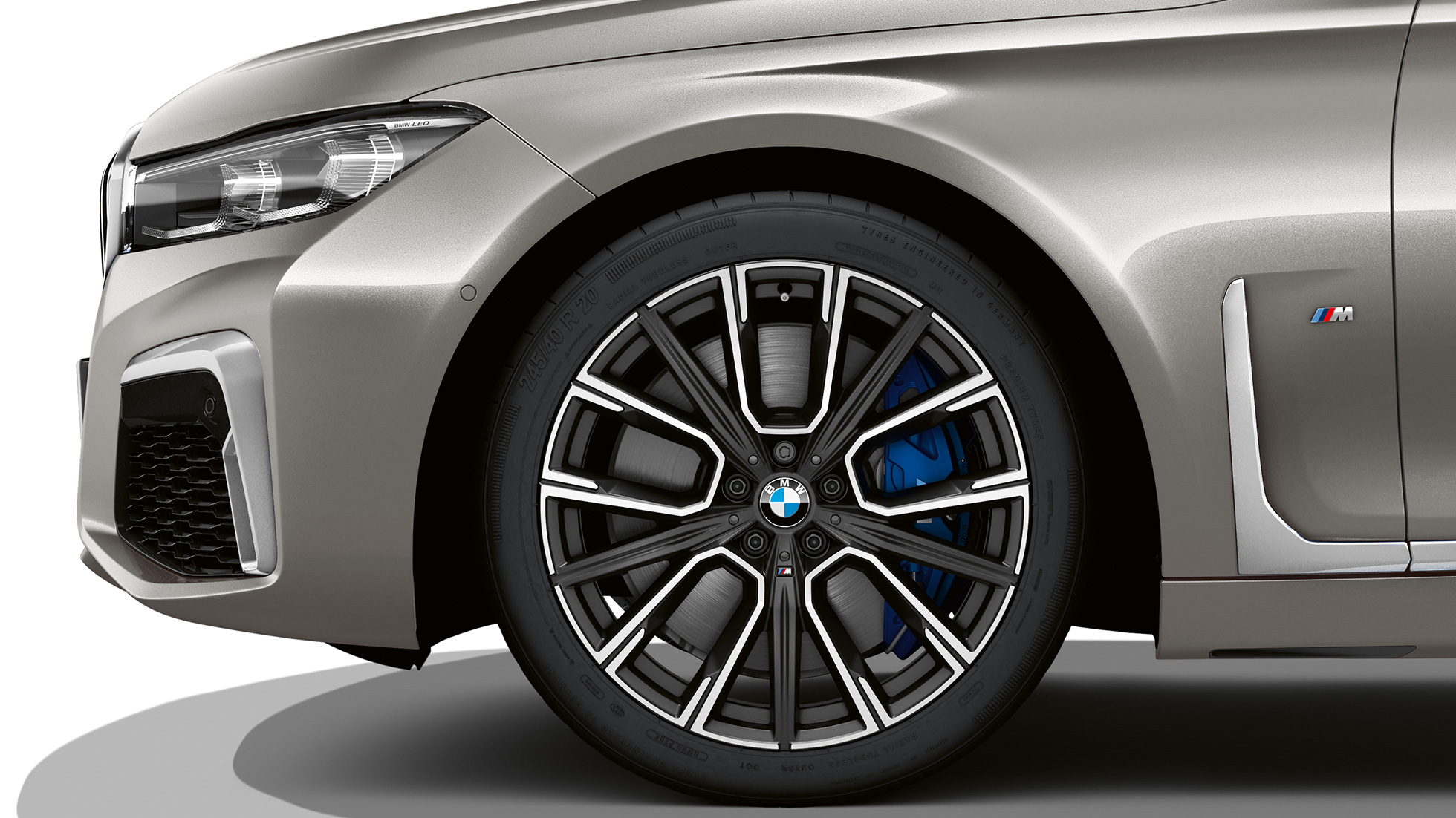 BMW serii 7 Limuzyna z pakietem sportowym M, koła BMW serii 7 Limuzyna z pakietem sportowym M: zbliżenie na koła
