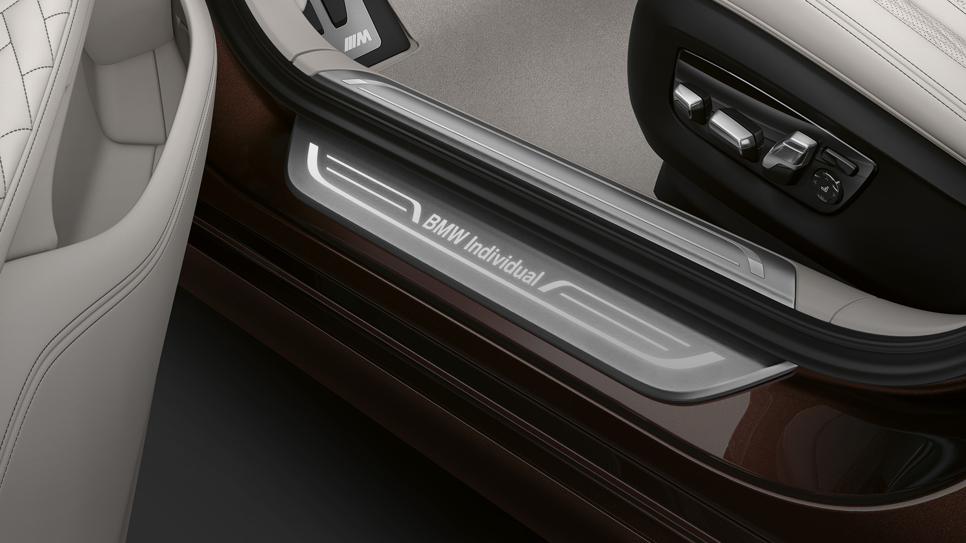 BMW Individual serii 7 Limuzyna, listwa progowa BMW serii 7 Limuzyna: listwa progowa z napisem BMW Individual