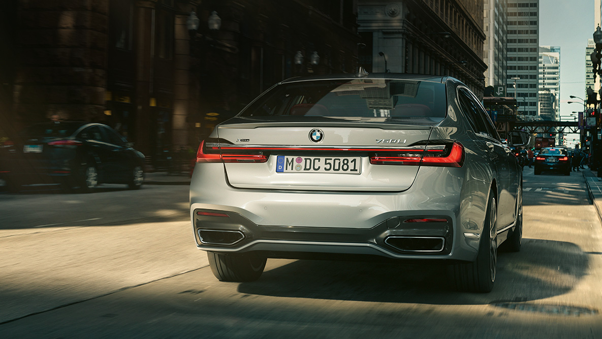 Asystent cofania w BMW serii 7 Limuzyna Asystent cofania BMW: widok tyłu BMW serii 7 Limuzyna