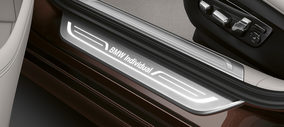 BMW Individual serii 7 Limuzyna, listwa progowa BMW serii 7 Limuzyna: listwa progowa z napisem BMW Individual