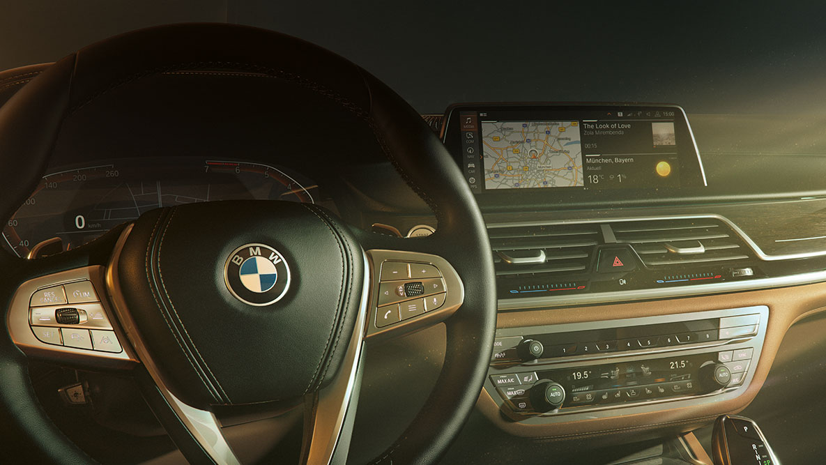 Zdalna aktualizacja oprogramowania w BMW serii 7 Limuzyna Zdalna aktualizacja oprogramowania BMW: zbliżenie na zestaw wskaźników