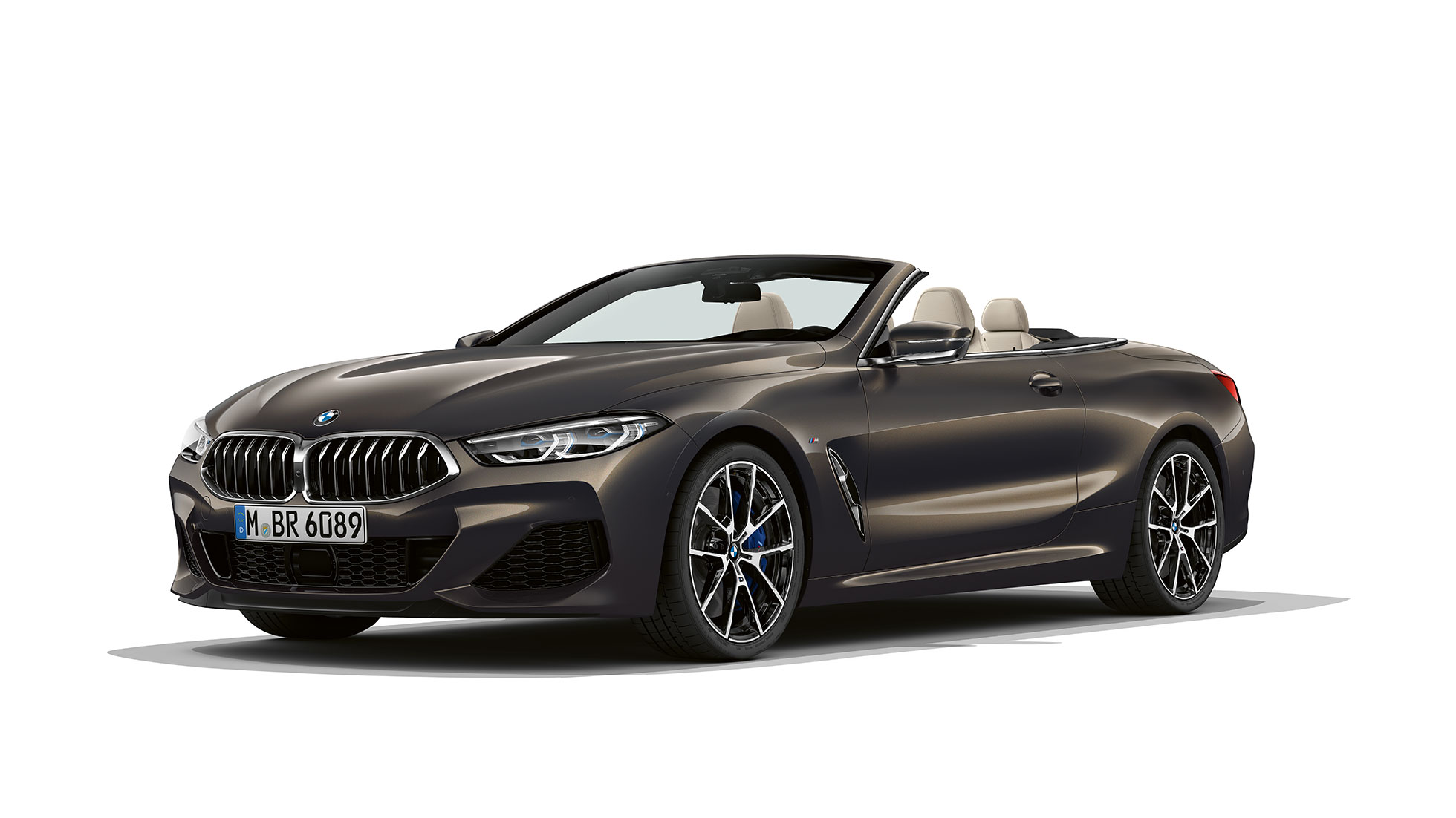 BMW M850i xDrive, szary drawit metalizowany, listwa progowa. BMW M850i xDrive, szary drawit metalizowany, listwa progowa.