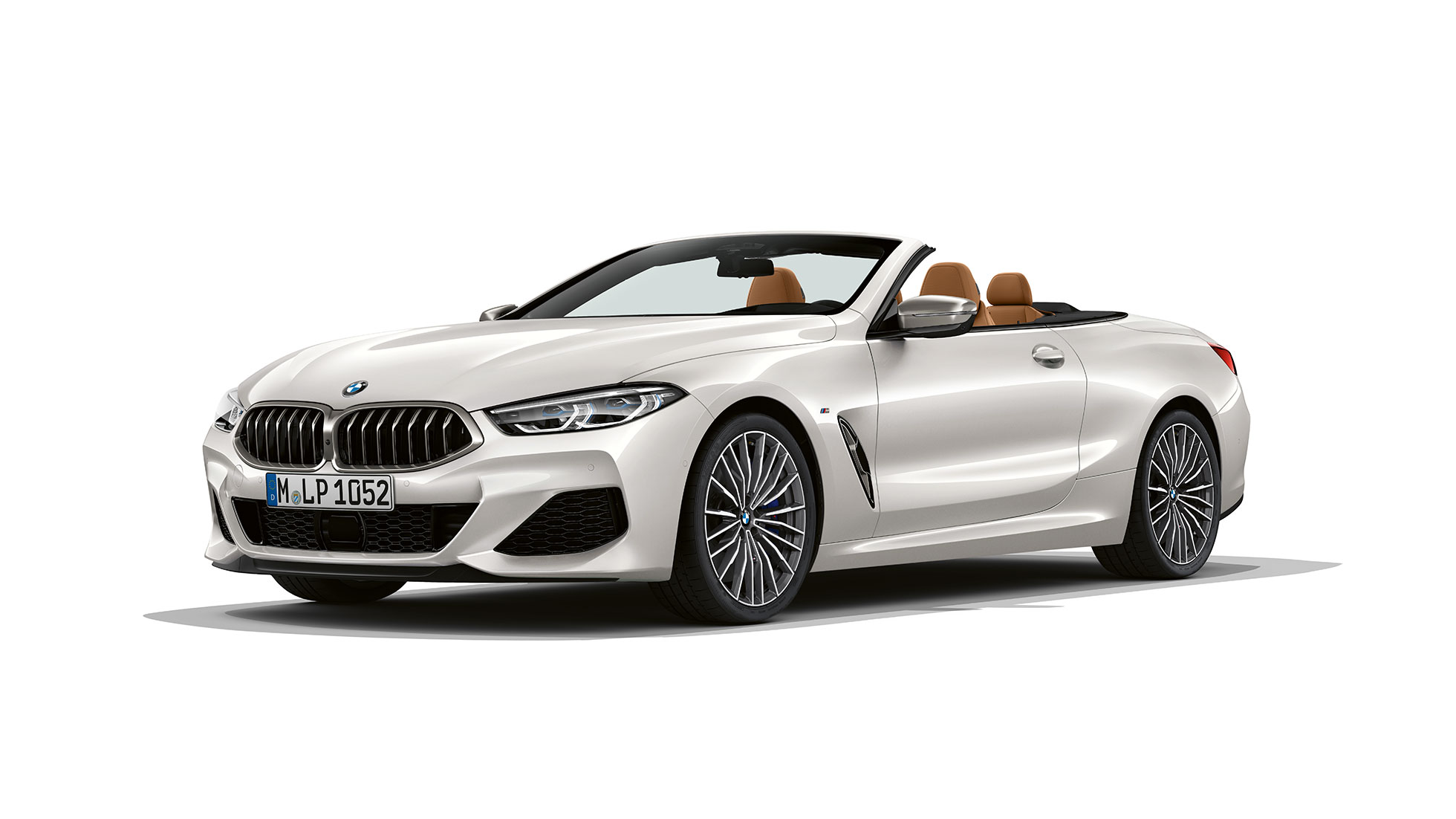BMW M850i xDrive, biel mineralna metalizowana, listwa progowa. BMW M850i xDrive, biel mineralna metalizowana, listwa progowa.