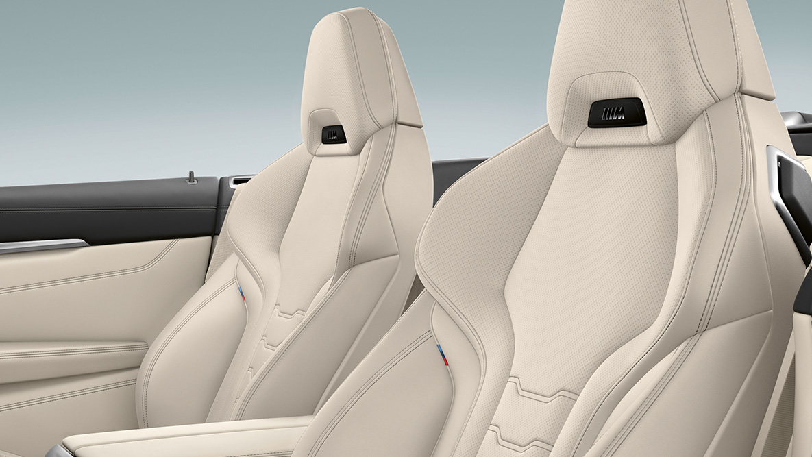 BMW M850i xDrive, fotele wielofunkcyjne w tapicerce skórzanej Merino w kolorze kości słoniowej z ogrzewaniem szyi. BMW M850i xDrive, fotele wielofunkcyjne w tapicerce skórzanej Merino w kolorze kości słoniowej z ogrzewaniem szyi.