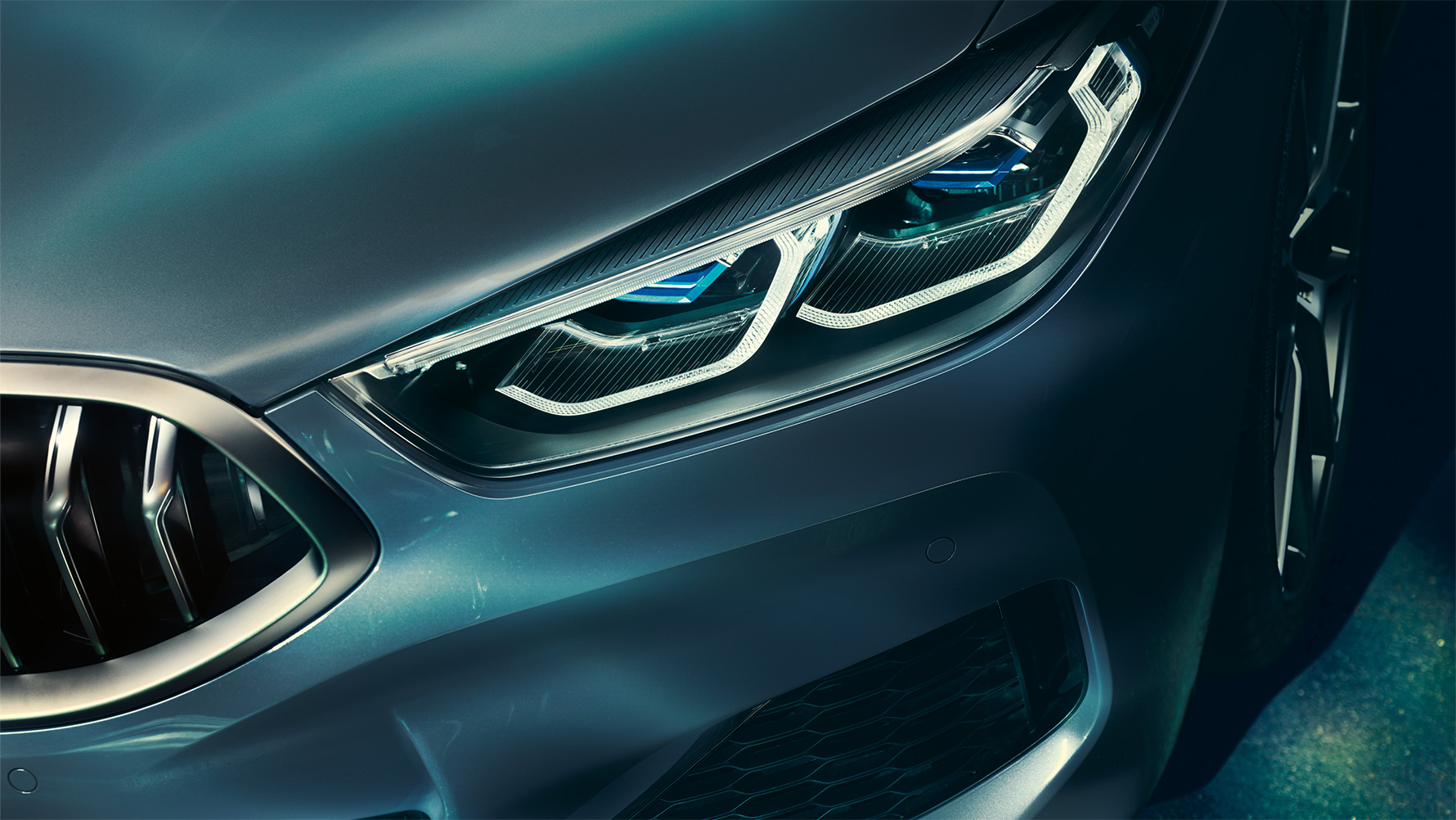 BMW serii 8, światła laserowe Zbliżenie świateł laserowych z przodu BMW serii 8 Coupé.