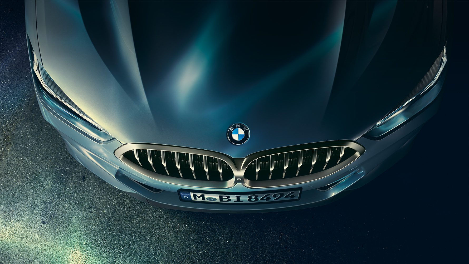 BMW serii 8 Coupé, maska silnika Zbliżenie maski silnika BMW serii 8 Coupé z lotu ptaka.