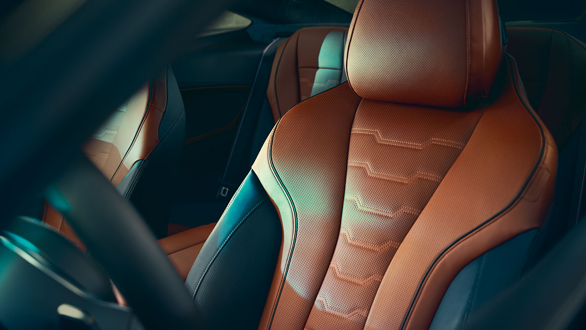 BMW serii 8 Coupé, fotel wielofunkcyjny. Zbliżenie fotela wielofunkcyjnego BMW serii 8 Coupé w skórze Merino.