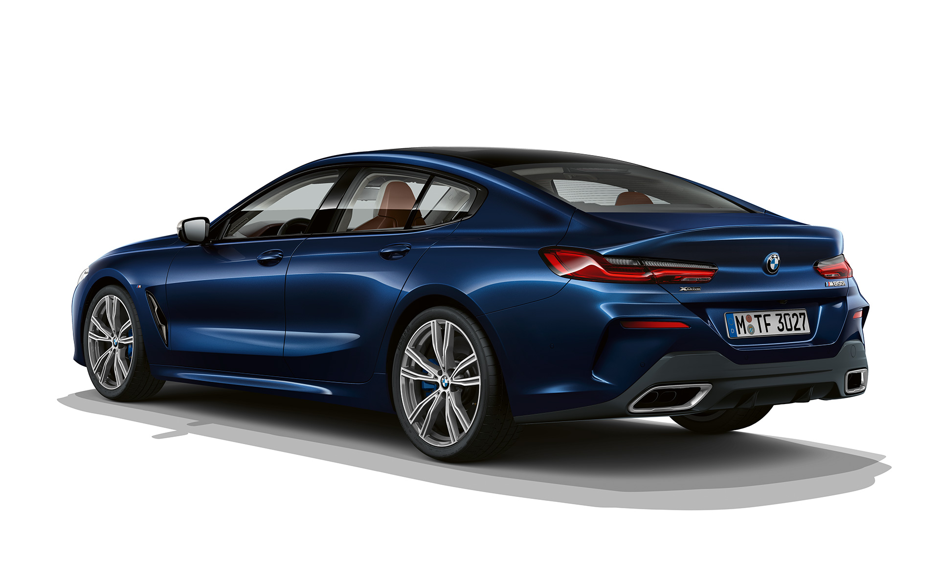Individual Sophistication, ujęcie z półprofilu od tyłu BMW serii 8 Gran Coupé, Individual Sophistication, ujęcie z półprofilu od tyłu