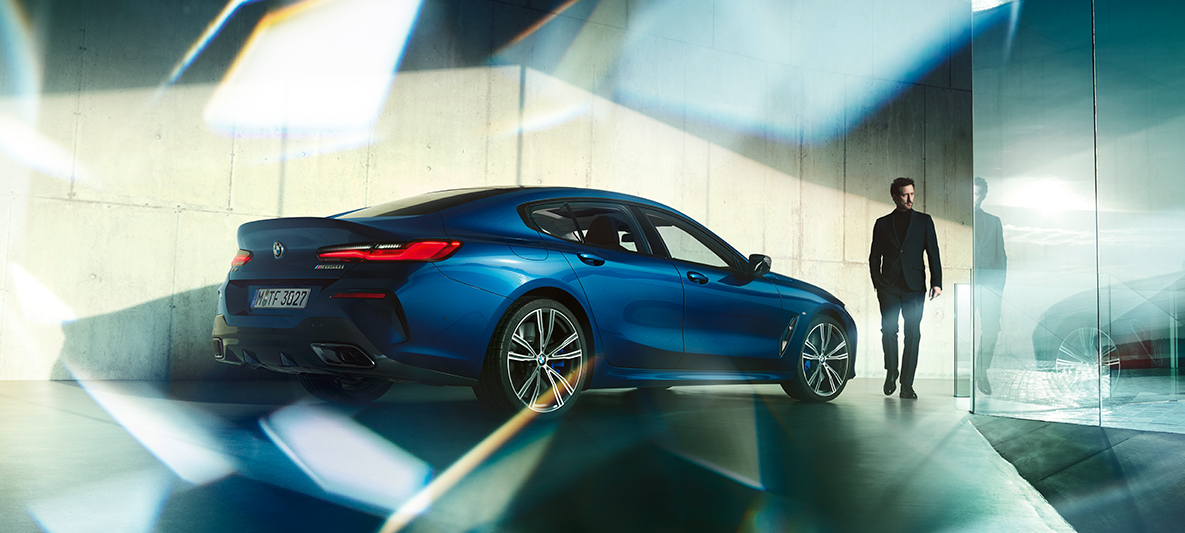 Widok z półprofilu od tyłu BMW Individual BMW serii 8 Gran Coupé, widok z półprofilu od tyłu BMW Individual