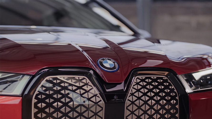 BMW iX i20 elektryczny SUV najważniejsze cechy wyglądu zewnętrznego film BMW iX i20 2021 elektryczny SUV najważniejsze cechy wyglądu zewnętrznego film