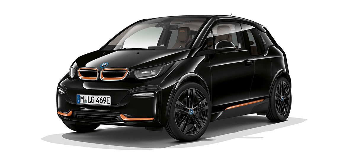BMW i3s Edition RoadStyle 2019, przedni półprofil BMW i3s Edition RoadStyle 2019 I01, płynna czerń z akcentem w kolorze E-Copper, przedni półprofil