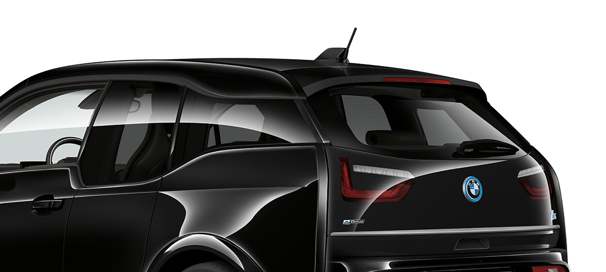 BMW i3s Edition RoadStyle 2019, tylny półprofil BMW i3s Edition RoadStyle 2019 I01, płynna czerń z akcentem w kolorze E-Copper, tylny półprofil