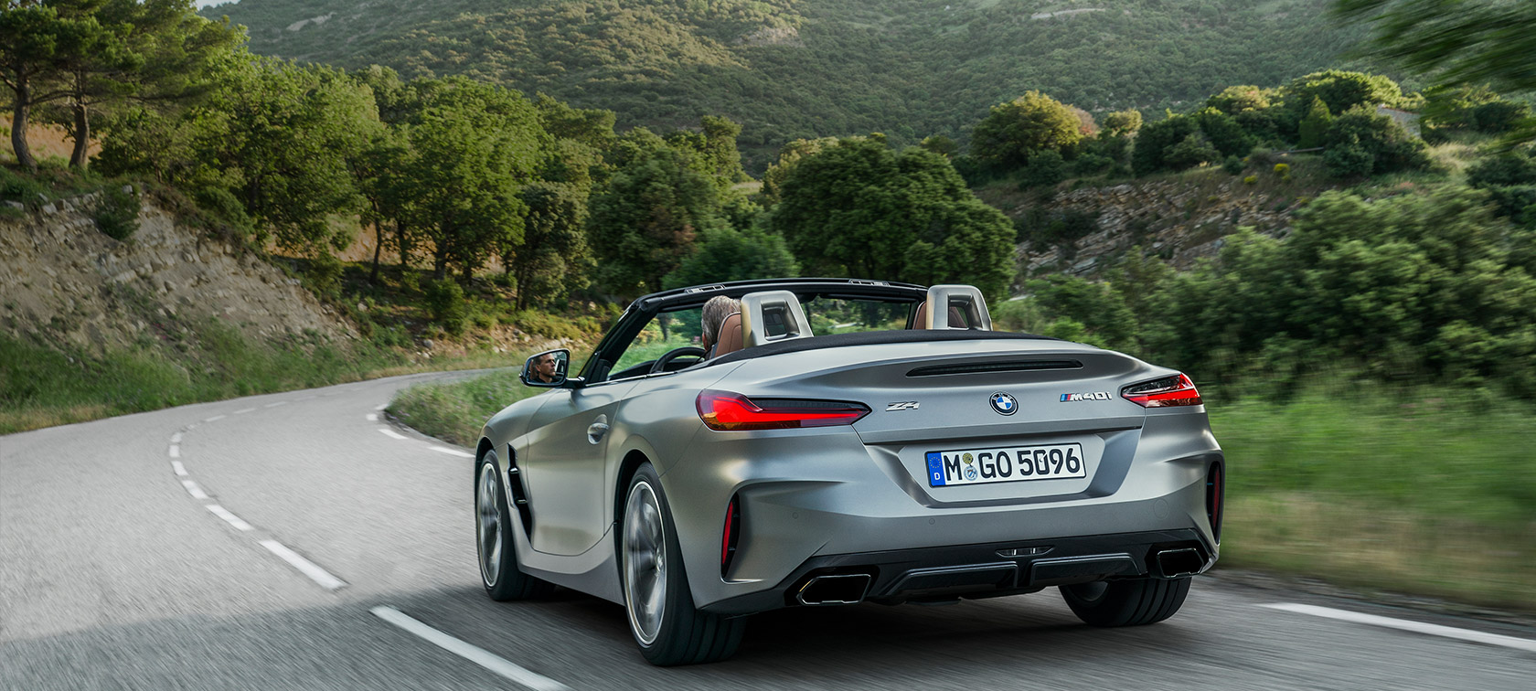 Tylny półprofil BMW Z4 M40i BMW Z4 M40i 2019 Cabrio, BMW Individual mroźny szary, metalizowany, tylny półprofil