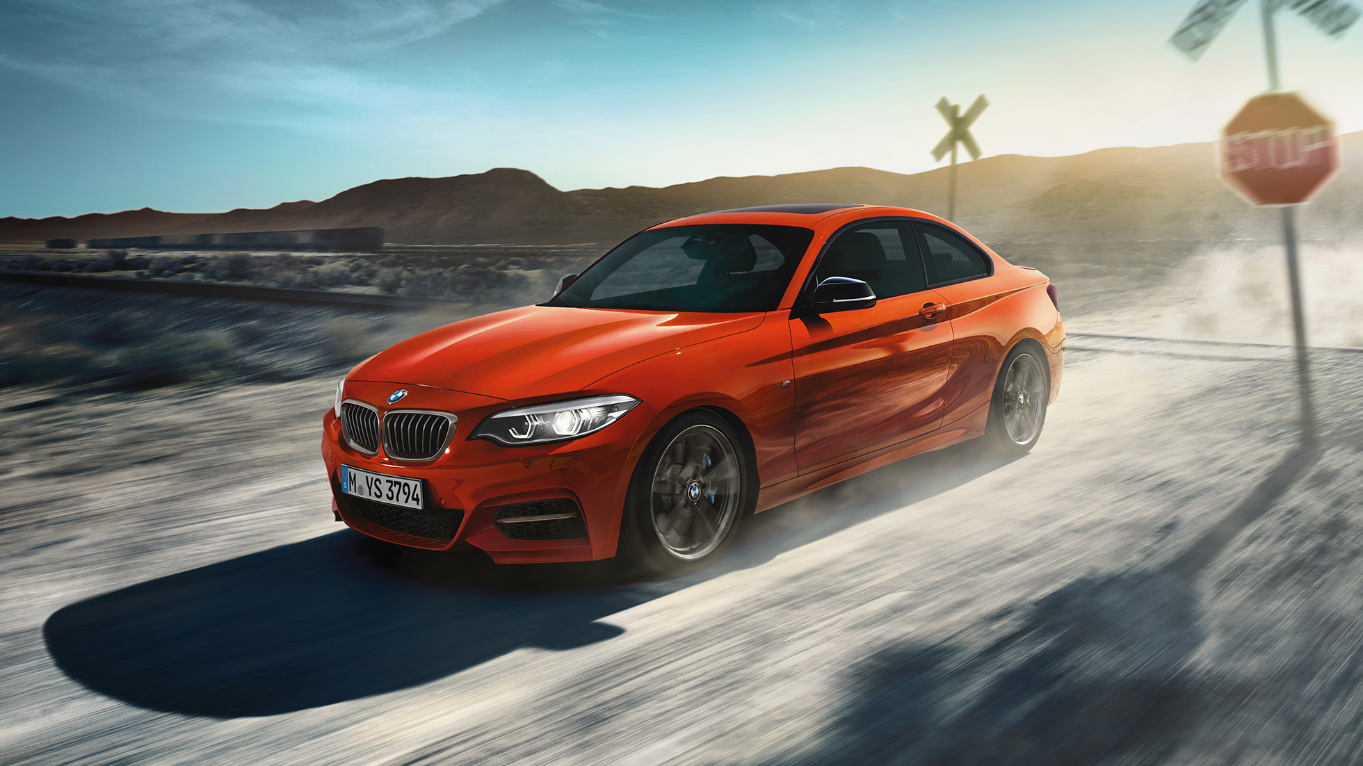 Stylistyka BMW M240i Coupé Stylistyka BMW M240i Coupé F22 2017, pomarańczowy zachód słońca metalizowany, przedni półprofil