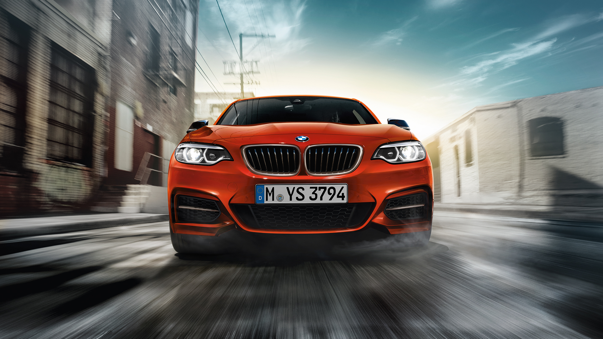 Stylistyka przodu BMW M240i Coupé Stylistyka przodu BMW M240i Coupé F22 2017, pomarańczowy zachód słońca metalizowany, widok z przodu
