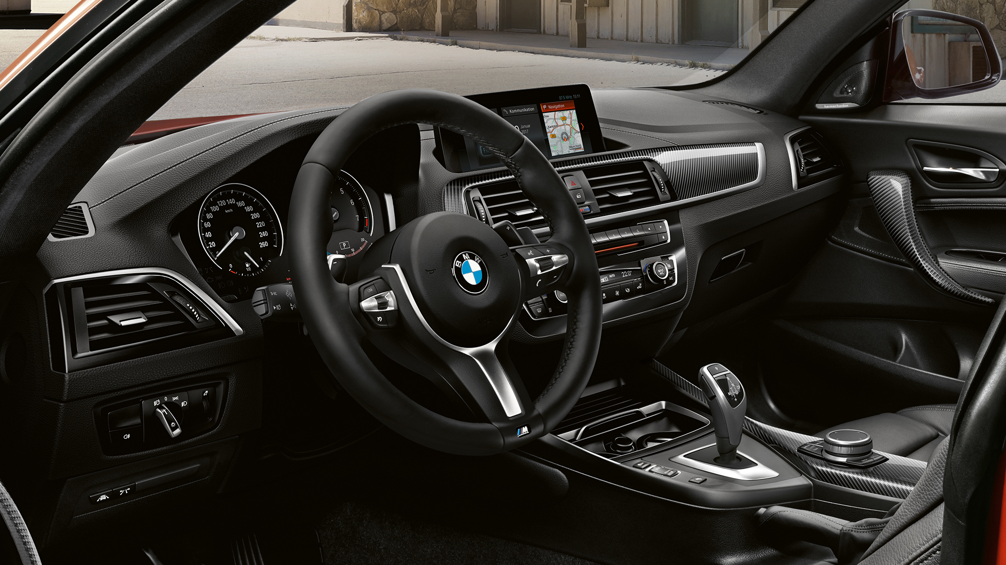 Kokpit BMW M240i Coupé Kokpit BMW M240i Coupé F22 2017, pomarańczowy zachód słońca metalizowany, wnętrze