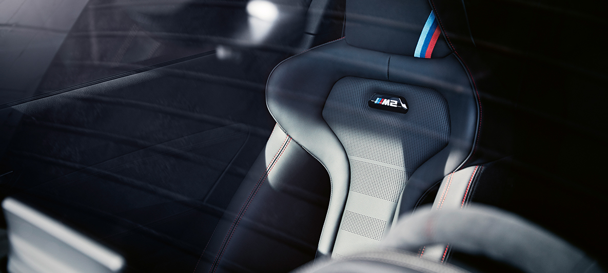 Fotele sportowe BMW M2 CS Fotele sportowe BMW M2 CS F87, niebieski Misano metalizowany, zbliżenie